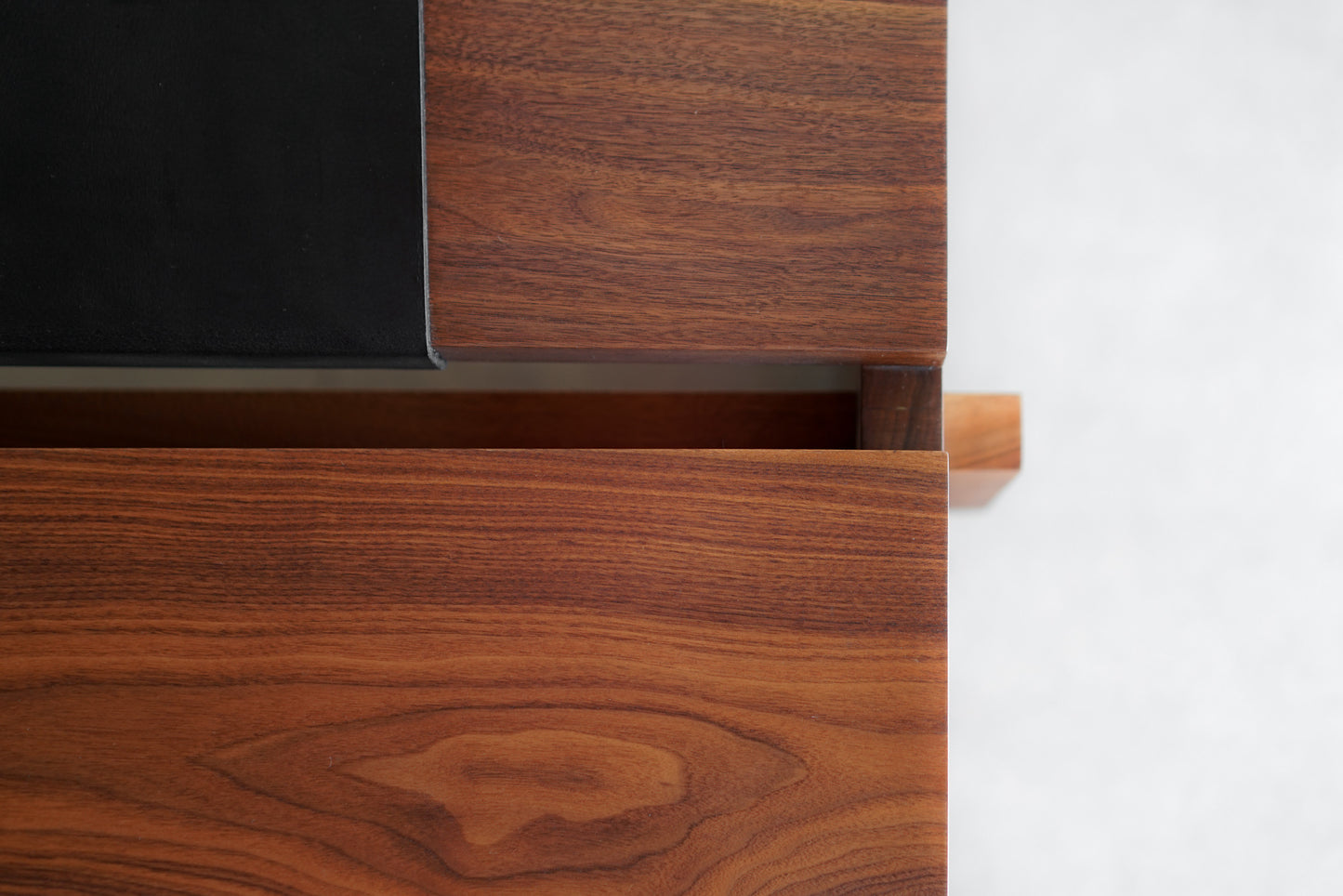 Carter desk- Close up on walnut wood