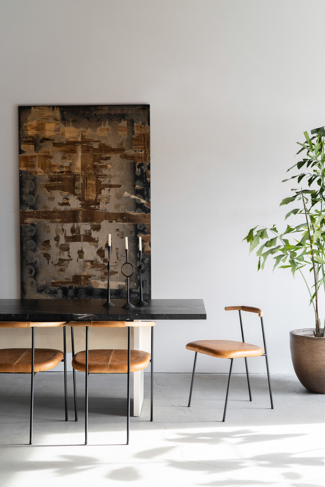 Cleo dining table - left side shot