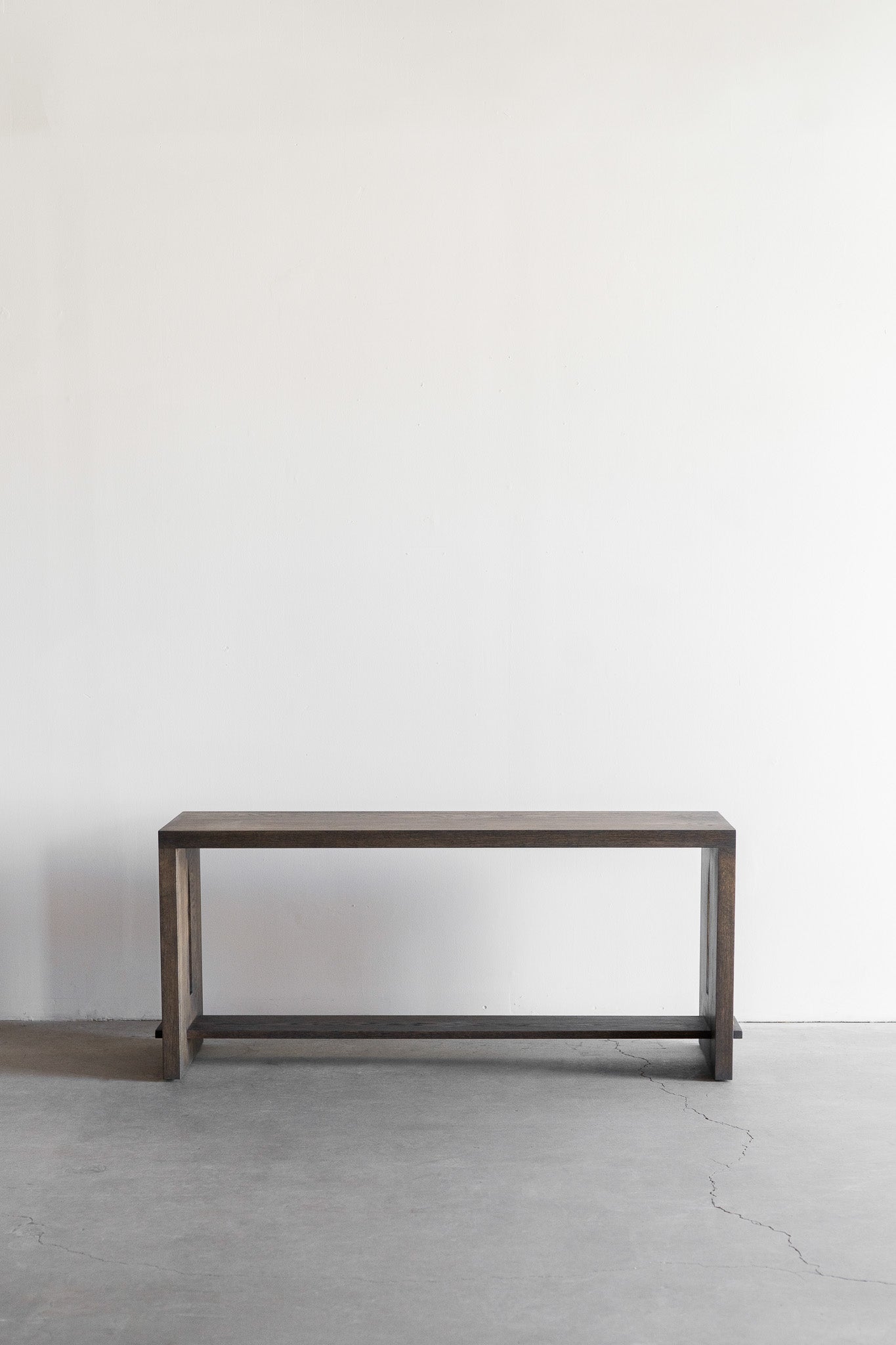 flores console - full shot