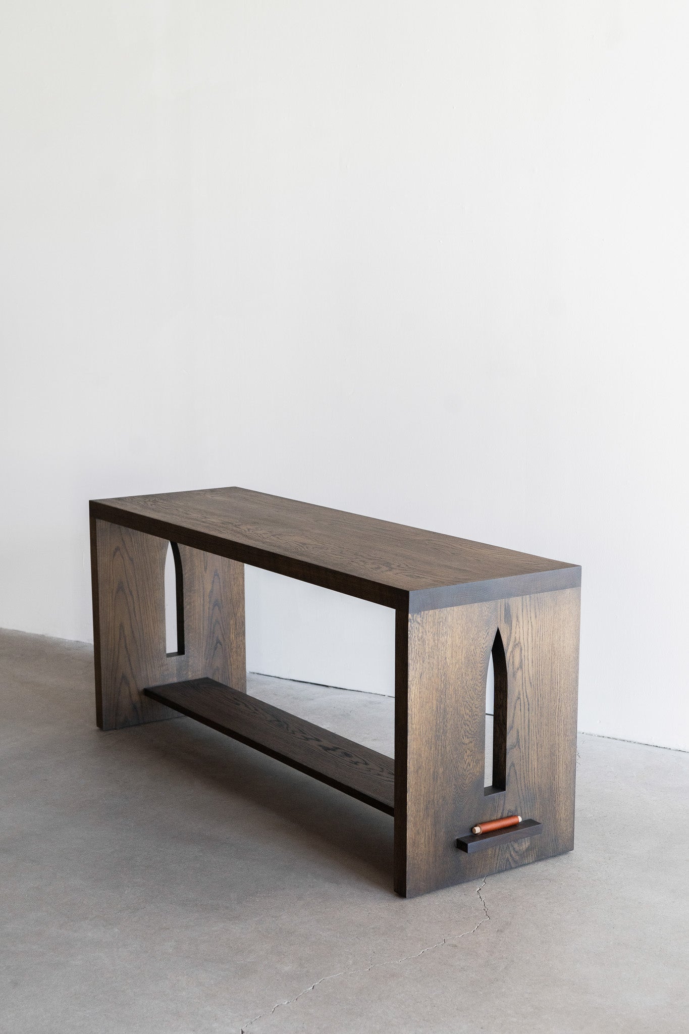 Flores console - full shot