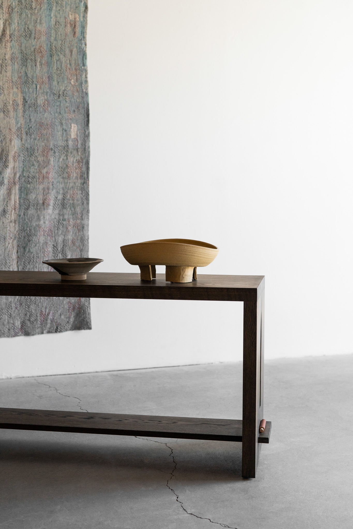 Flores console - styles side shot