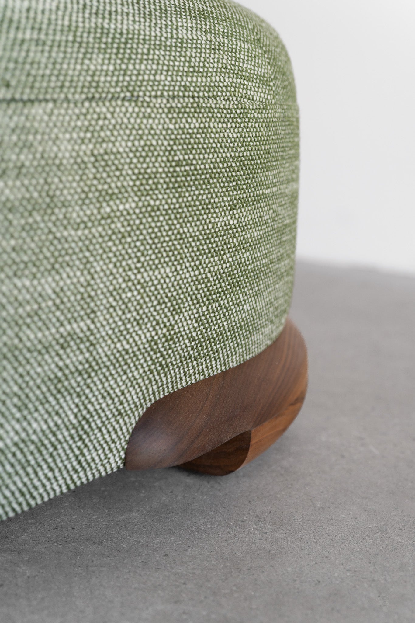 Harper Bench | STOCK