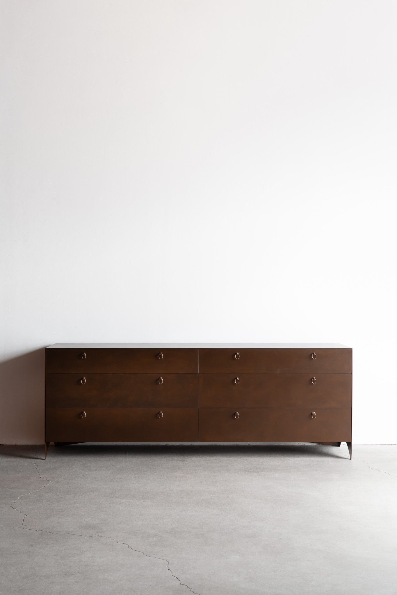 Lola Dresser