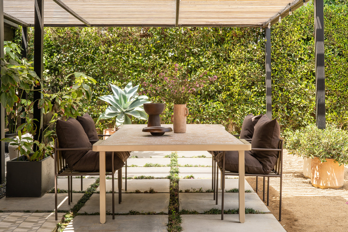 Outdoor Dume Dining Table