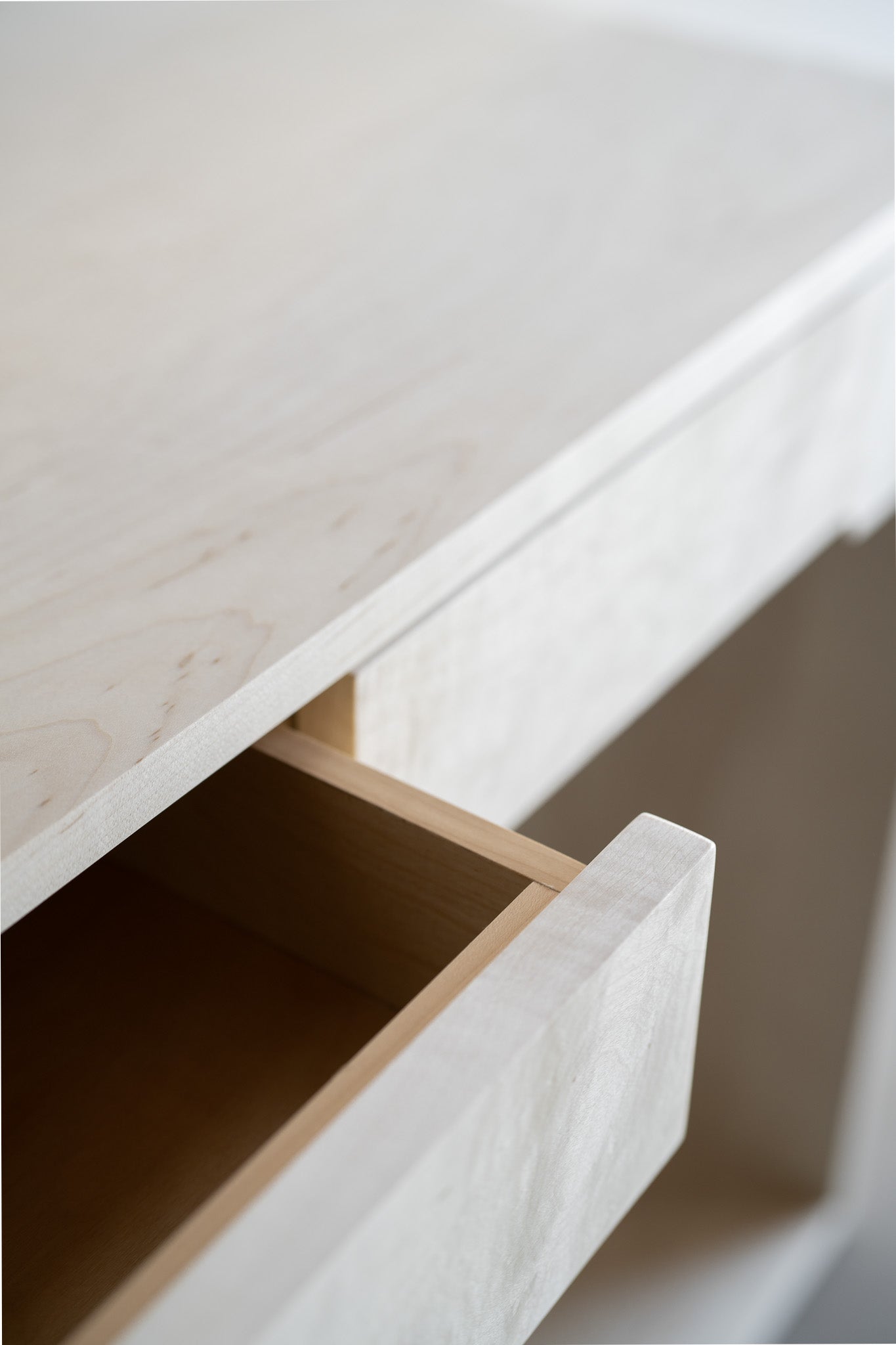 Carter Entry Table