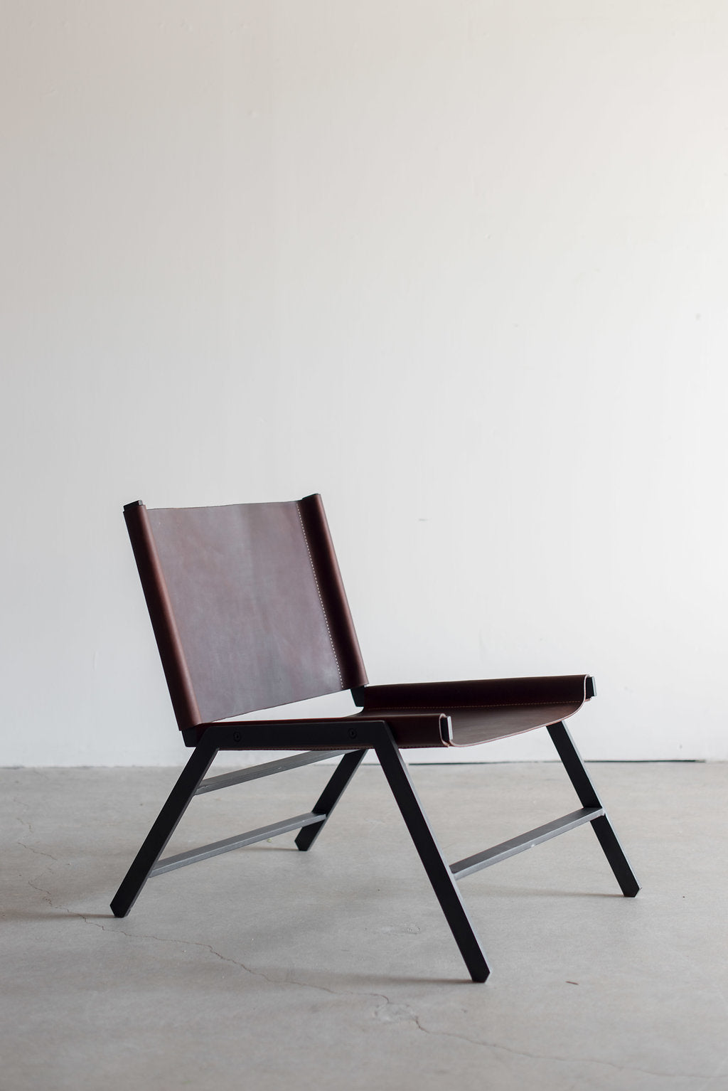 Latigo lounge chair - full shot
