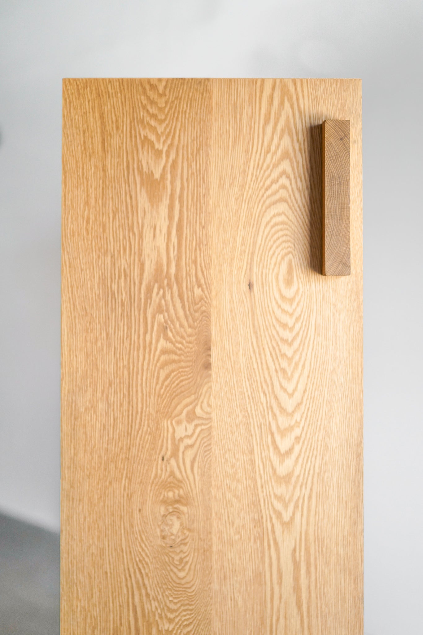 Carter hutch- oak wood close up