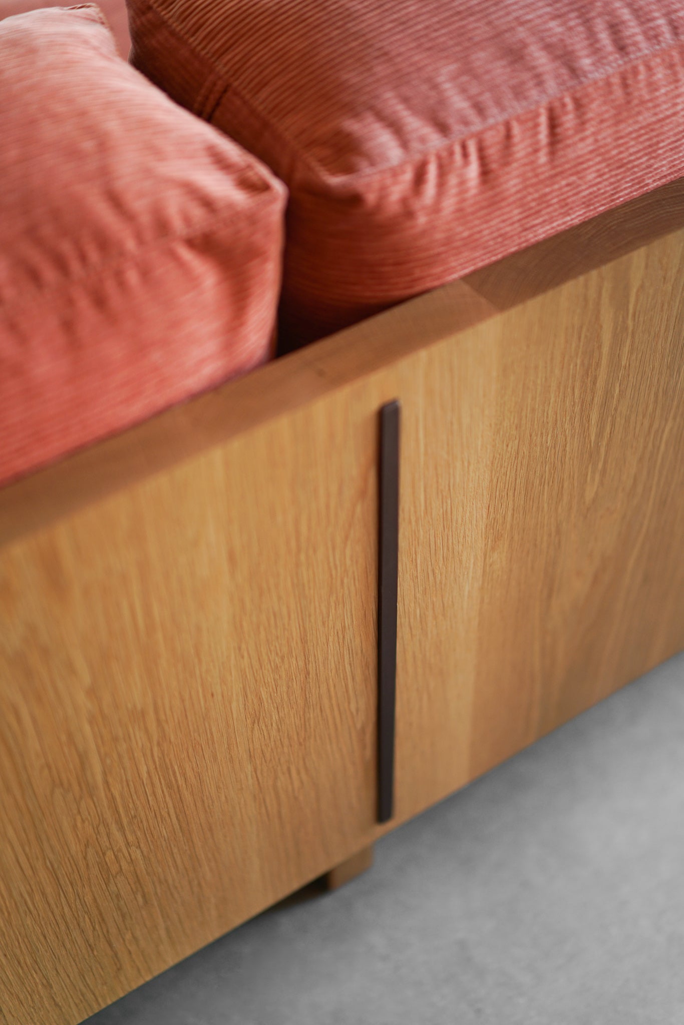 Carter sofa - close up on wood detail