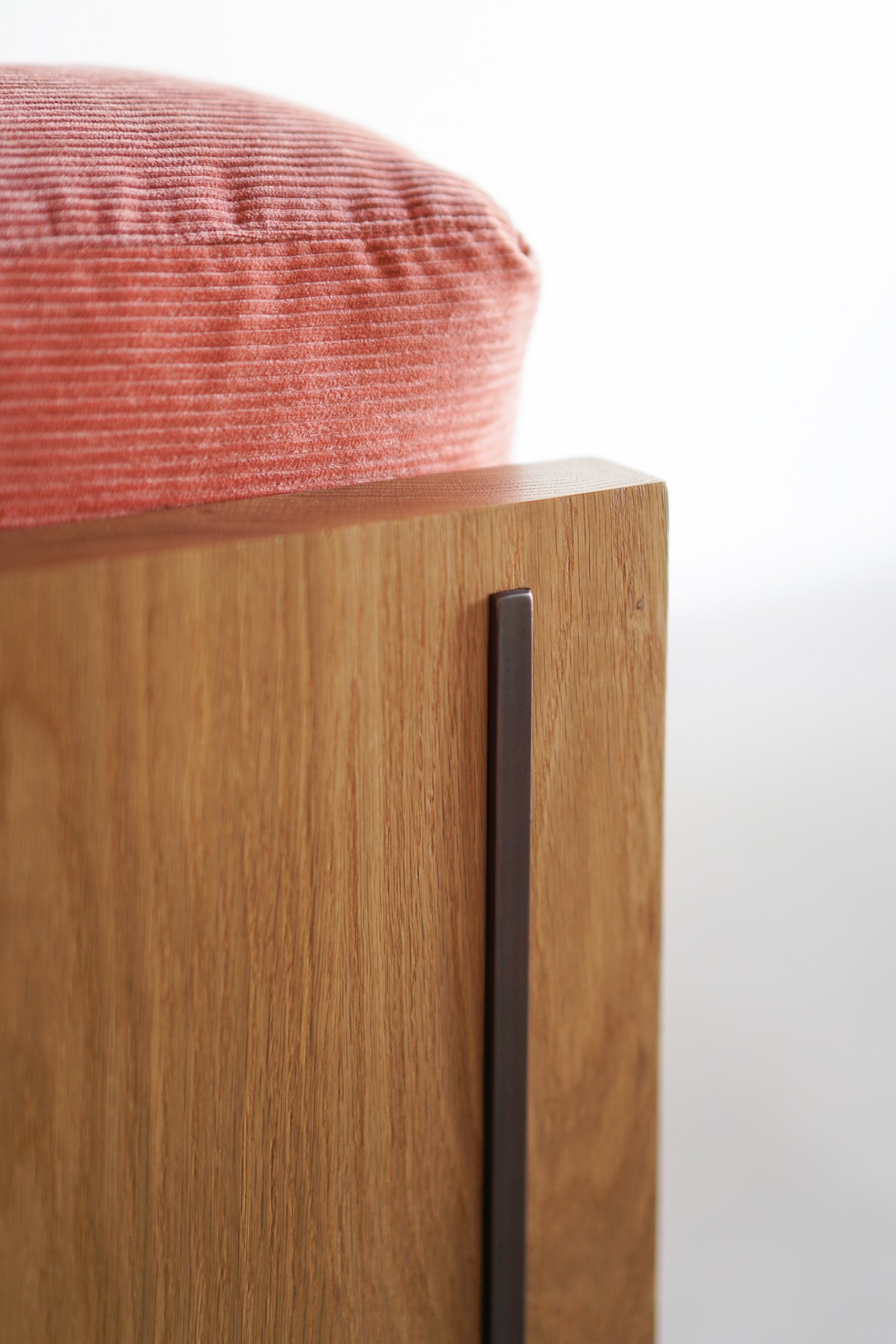 Carter sofa - Close up on wood