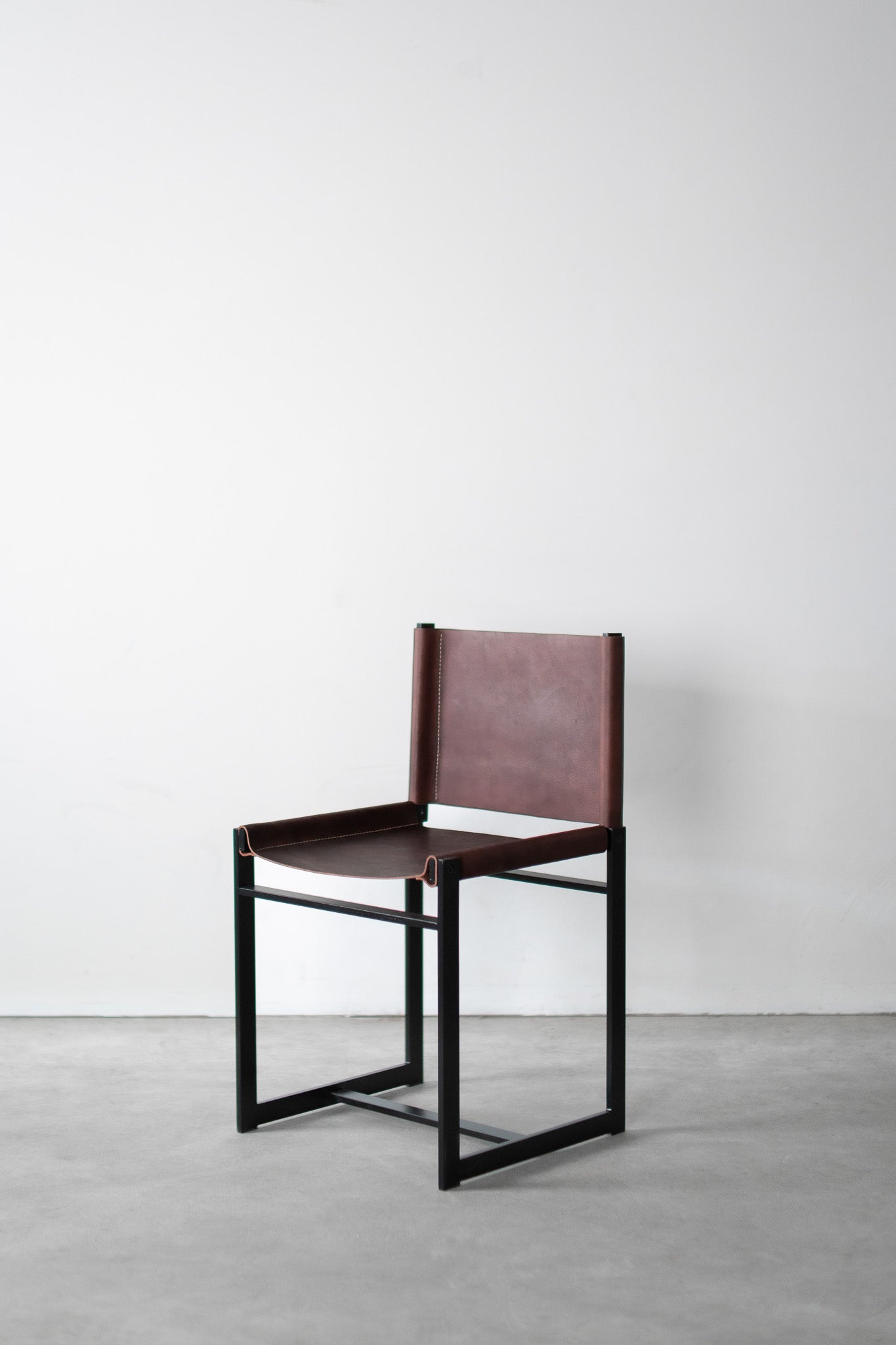 Latigo lounge chair - full shot