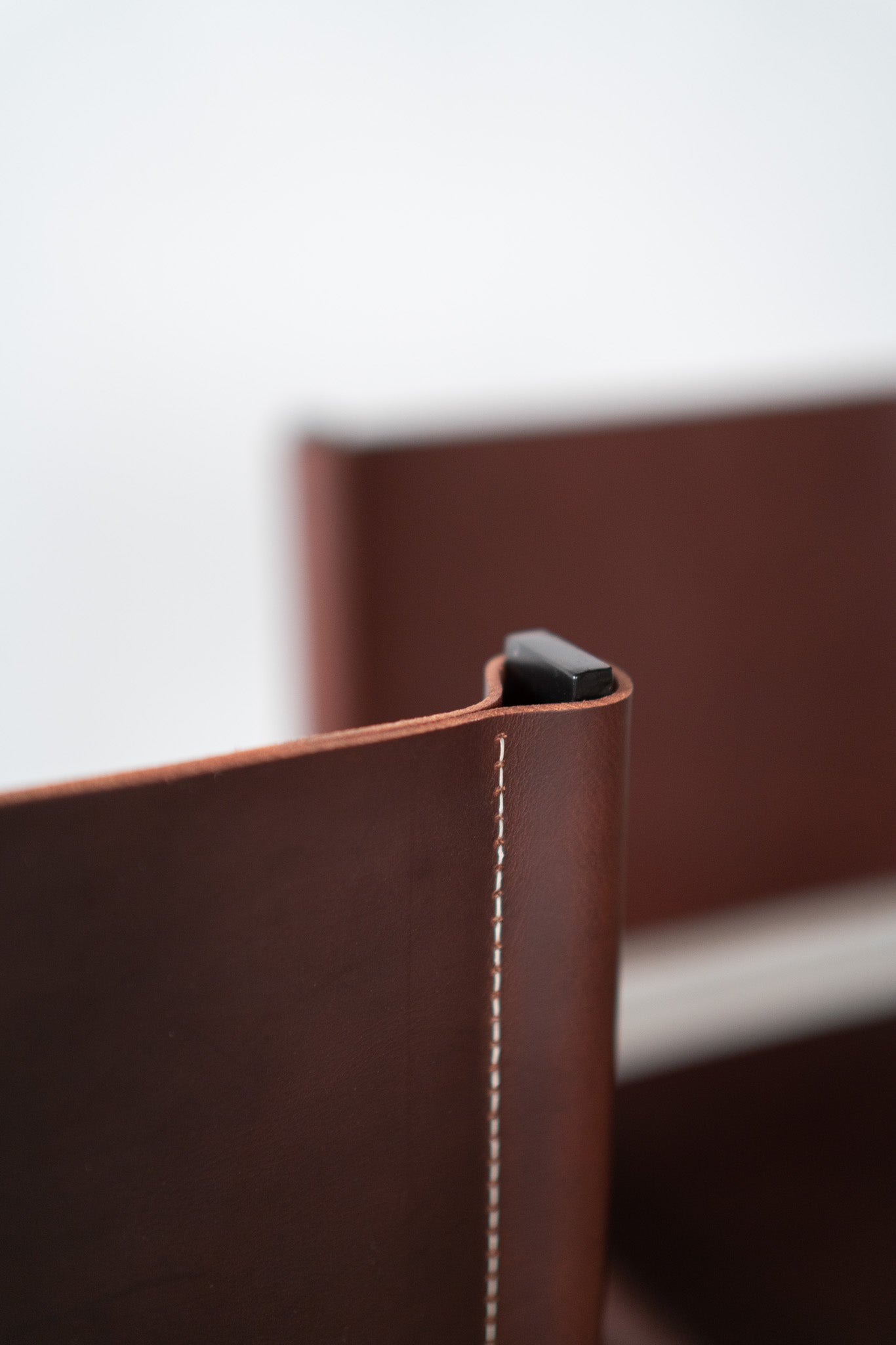 Latigo lounge chair - close up on seam