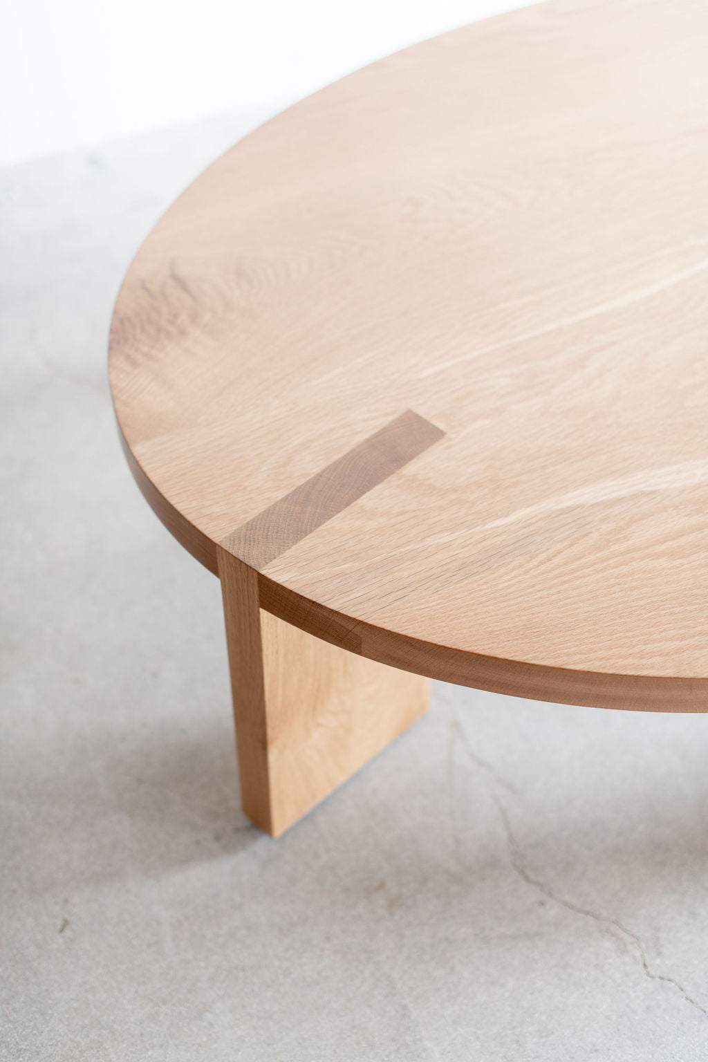 Eve coffee table -Shot of the wood side