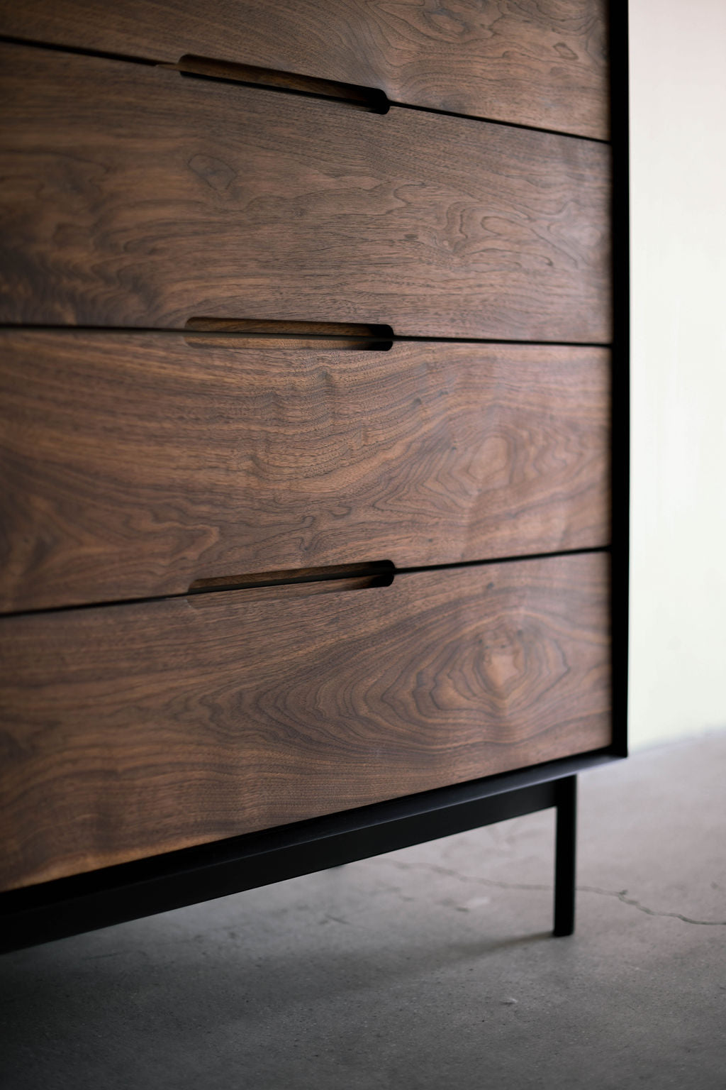 Kings dresser - bottom wood shot