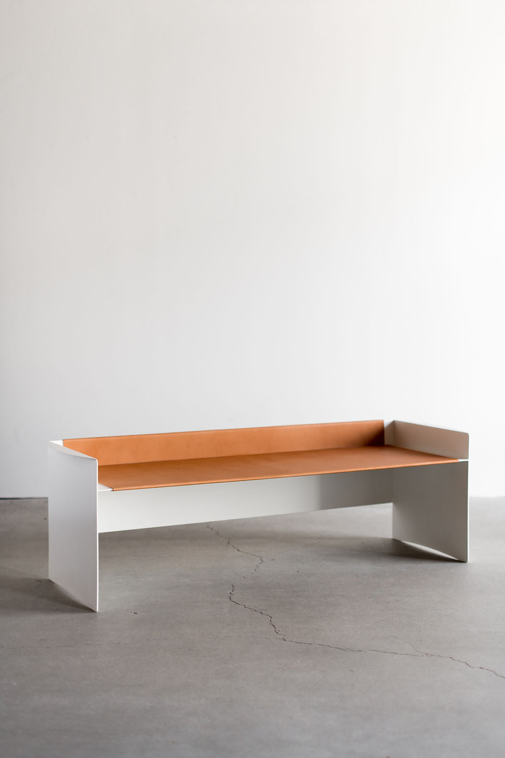 Latigo bench tan - steel bench with leather piece