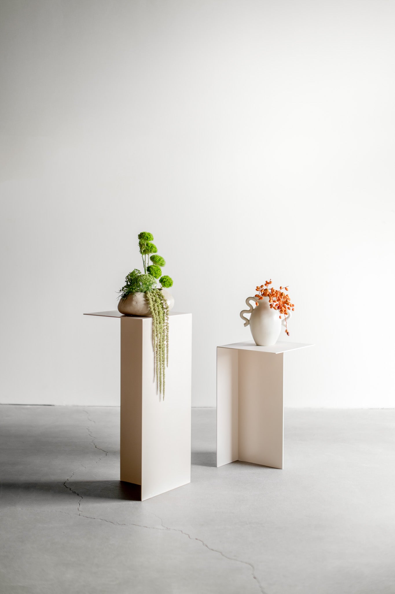 noah pedestal - Steel, styled