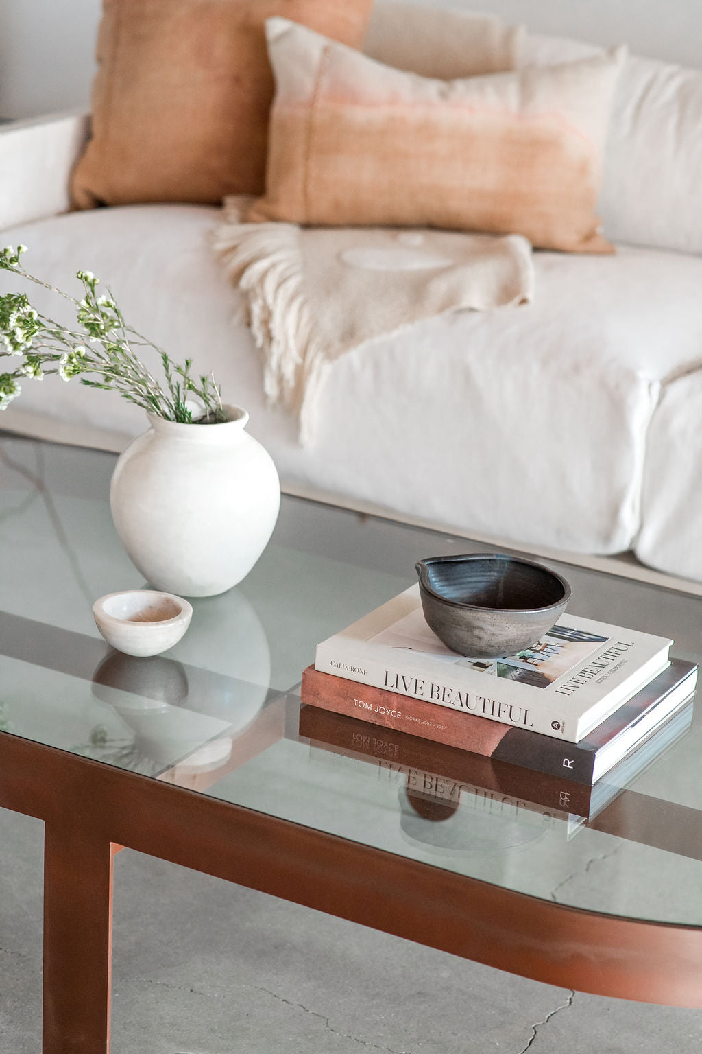 Palmas coffee table Oval - steel patina frame with glass top