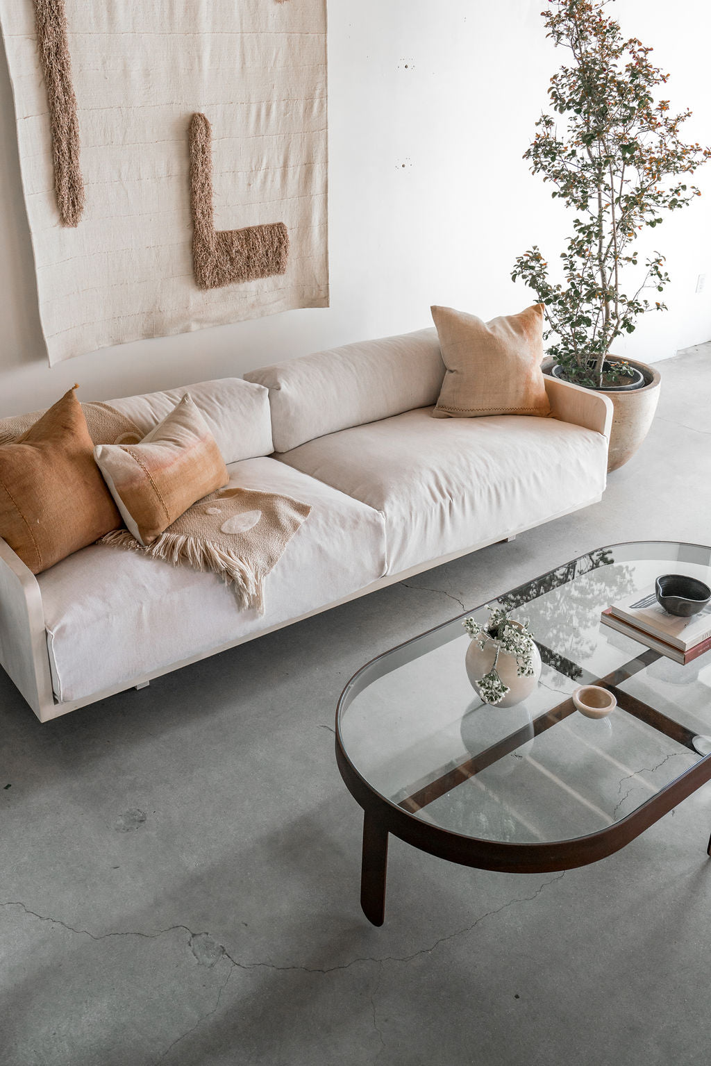 Palmas coffee table Oval - steel patina frame with glass top