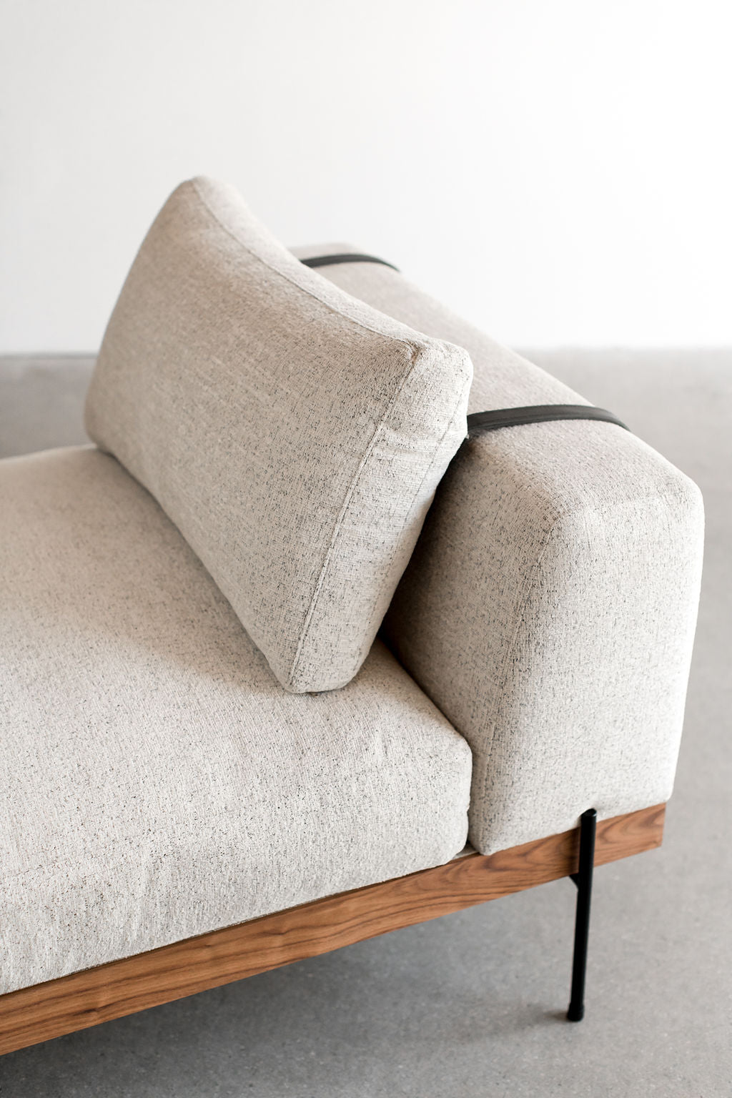 Rivera daybed- steel legs with wood frame