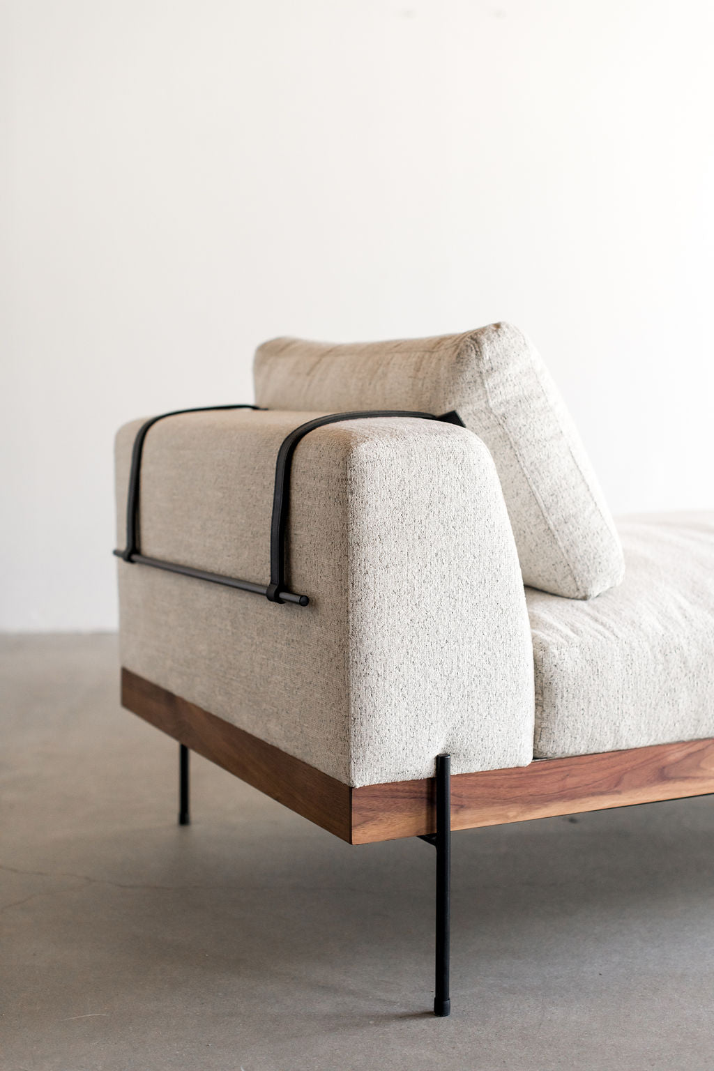 Rivera daybed- steel legs with wood frame