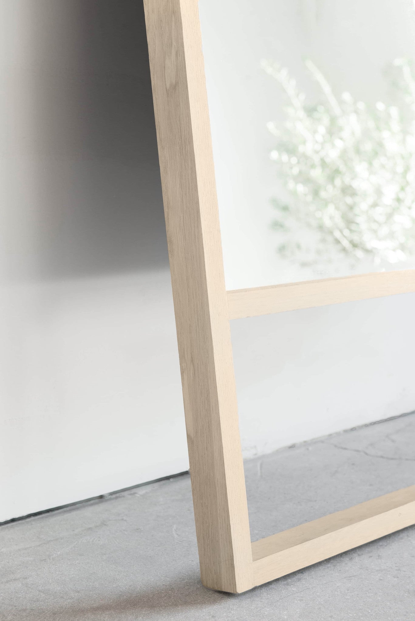 Rivera oak mirror- Oak wood, bottom left shot
