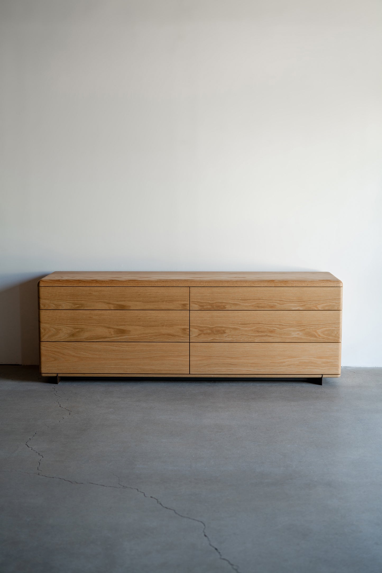 alt_text::Carter Dresser - shot of left side||color::Oak||show_in_gallery::true||position::first