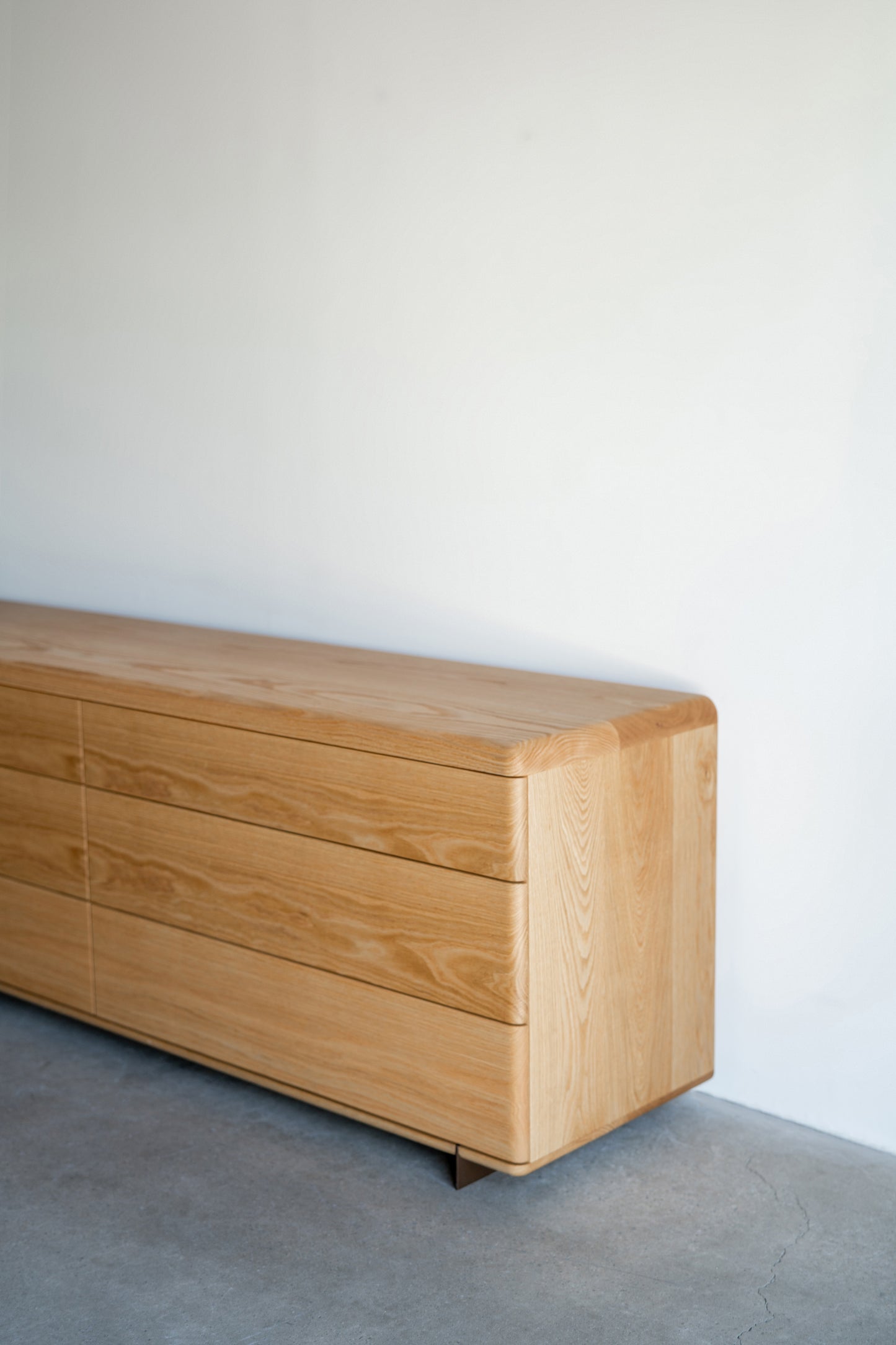 alt_text::Carter Dresser - shot of left side||color::Oak||show_in_gallery::true||position::first