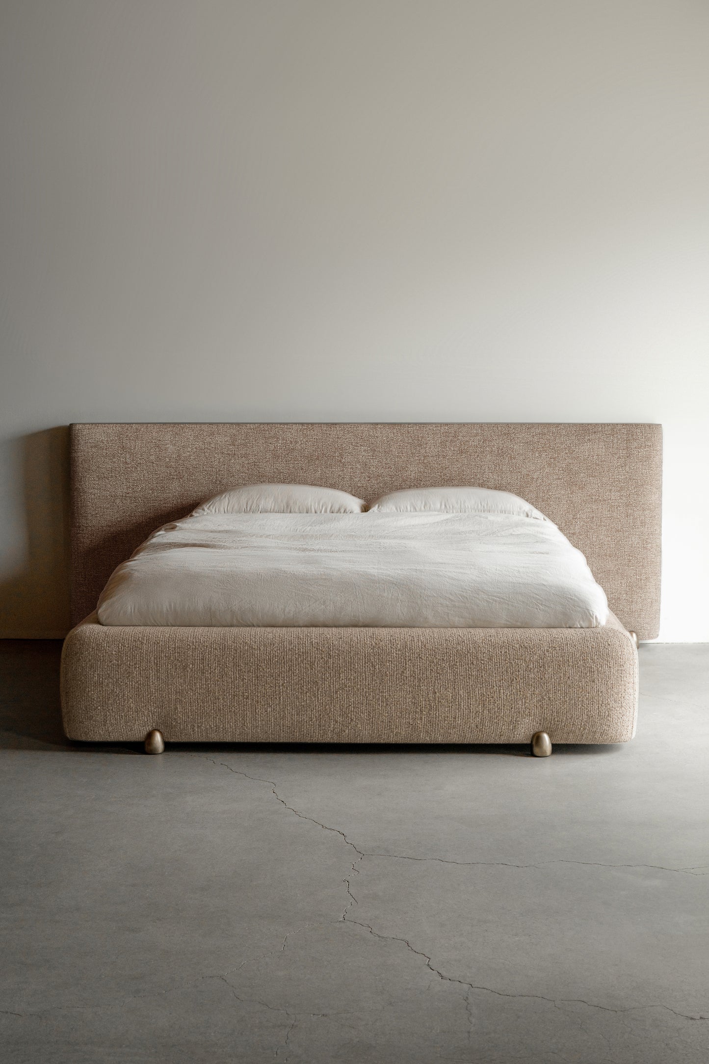 alt_text::Delano Bed- shot of left side||color::Santorini||show_in_gallery::true||position::first