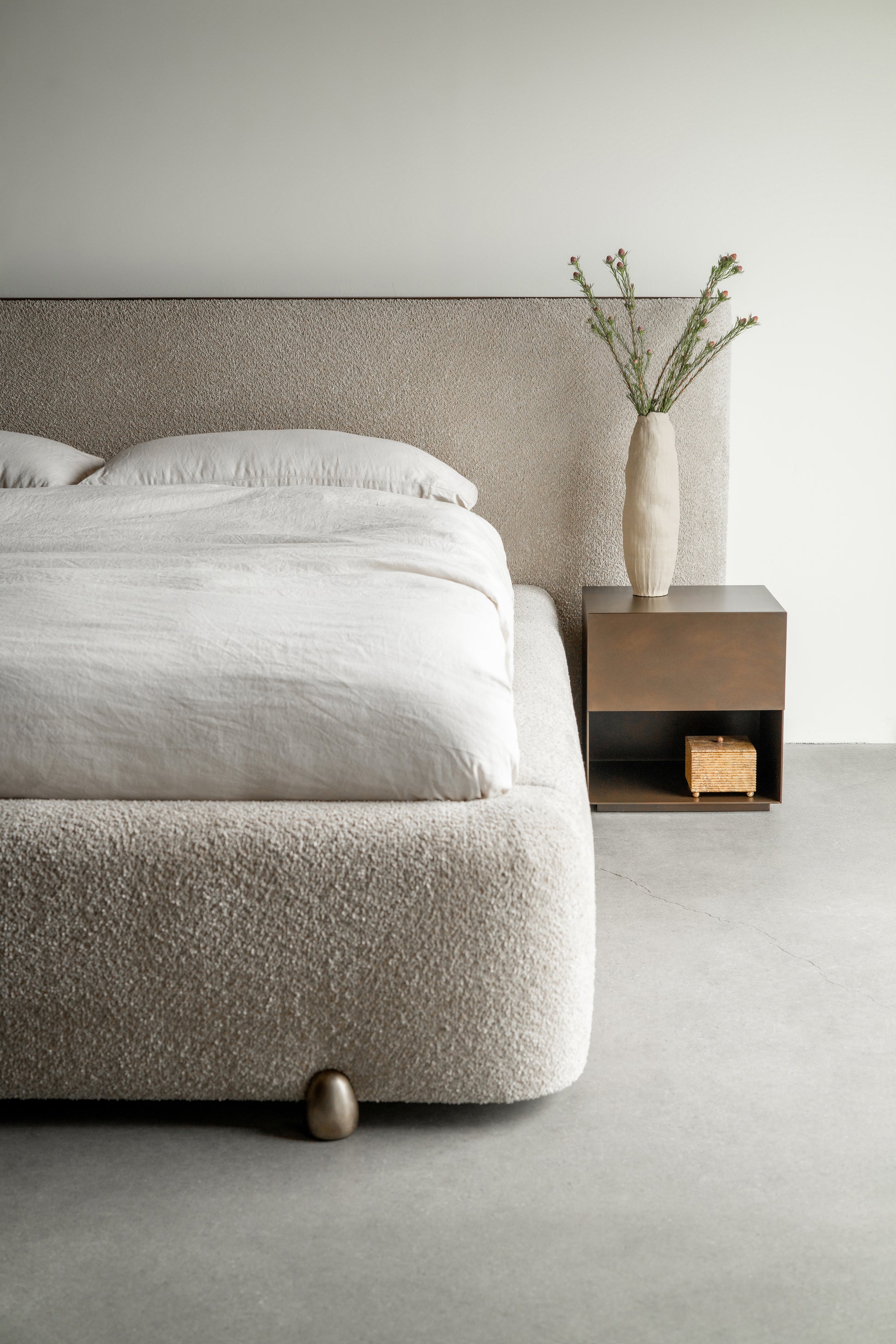 alt_text::Delano Bed- shot of left side||color::COM // Trade Members Only||show_in_gallery::true||position::first