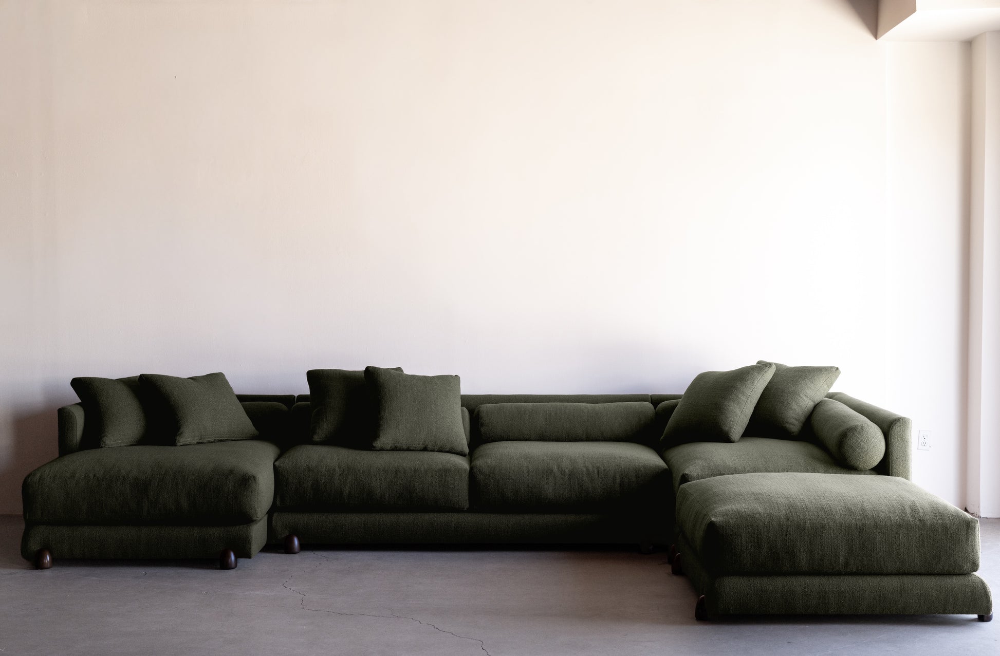 alt_text::Delano Sofa Sectional - shot of left side||color::Olive||show_in_gallery::true||position::first