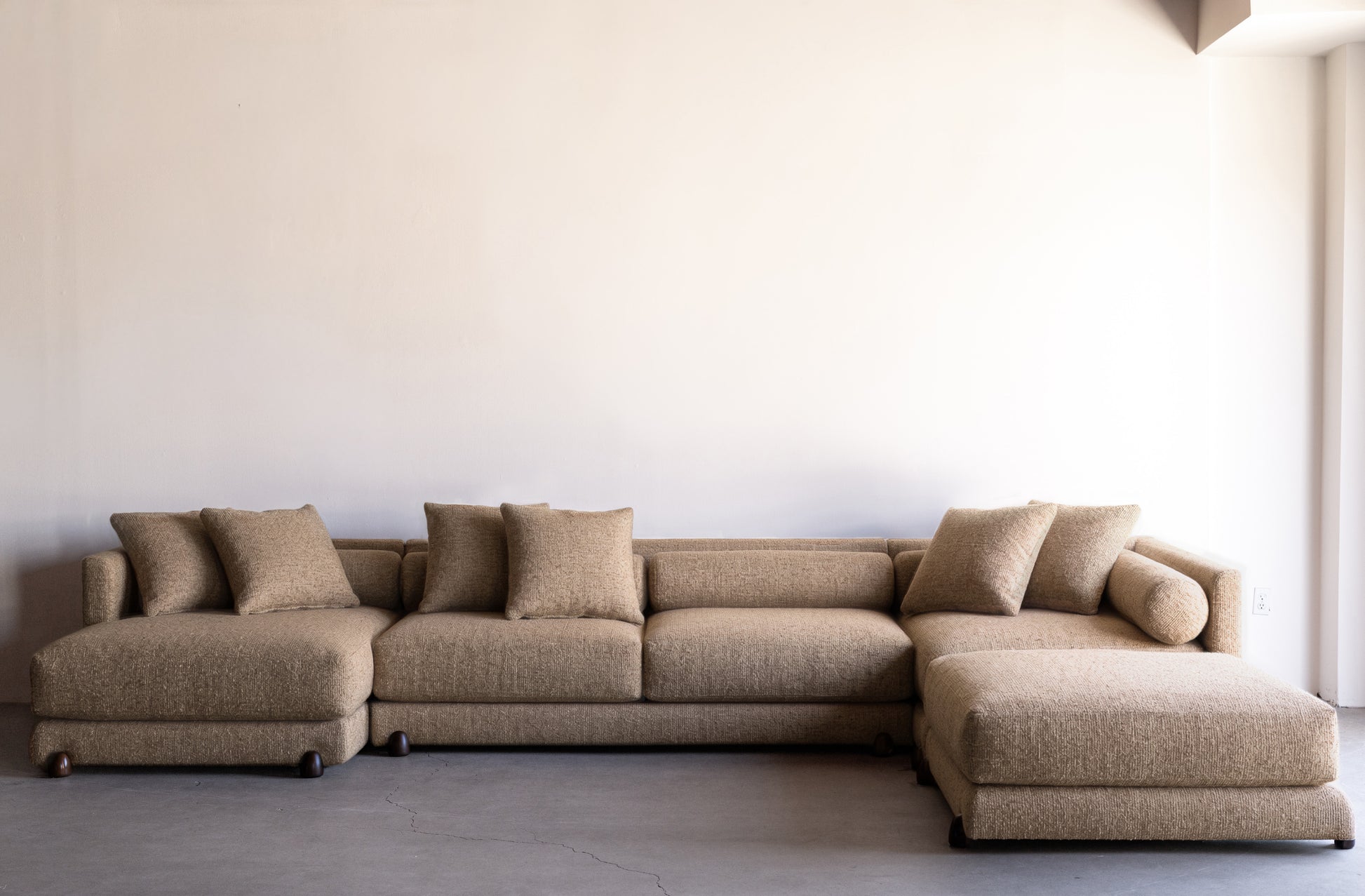 alt_text::Delano Sofa Sectional - shot of left side||color::Santorini||show_in_gallery::true||position::first
