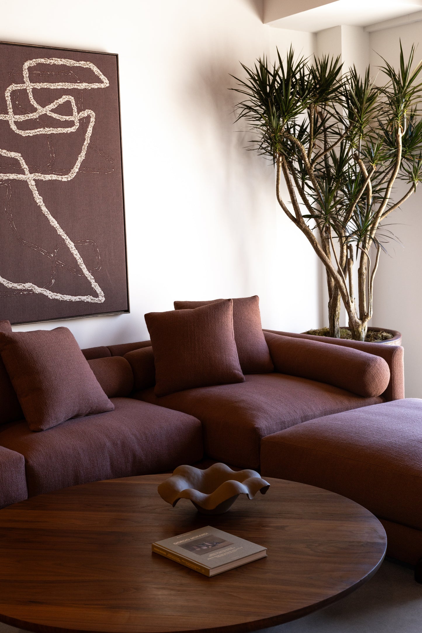 alt_text::Delano Sectional- shot of left side||color::COM // Trade Members Only||show_in_gallery::true||position::first