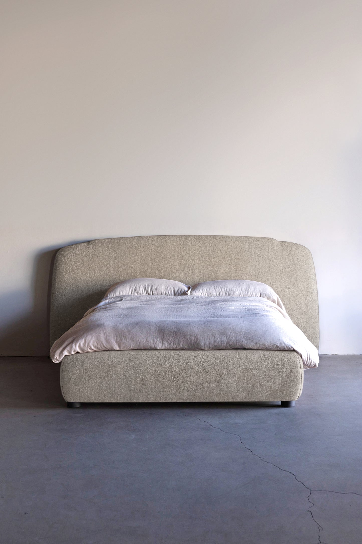 alt_text::Rollins Bed- shot of left side||color::Latte||show_in_gallery::true||position::first
