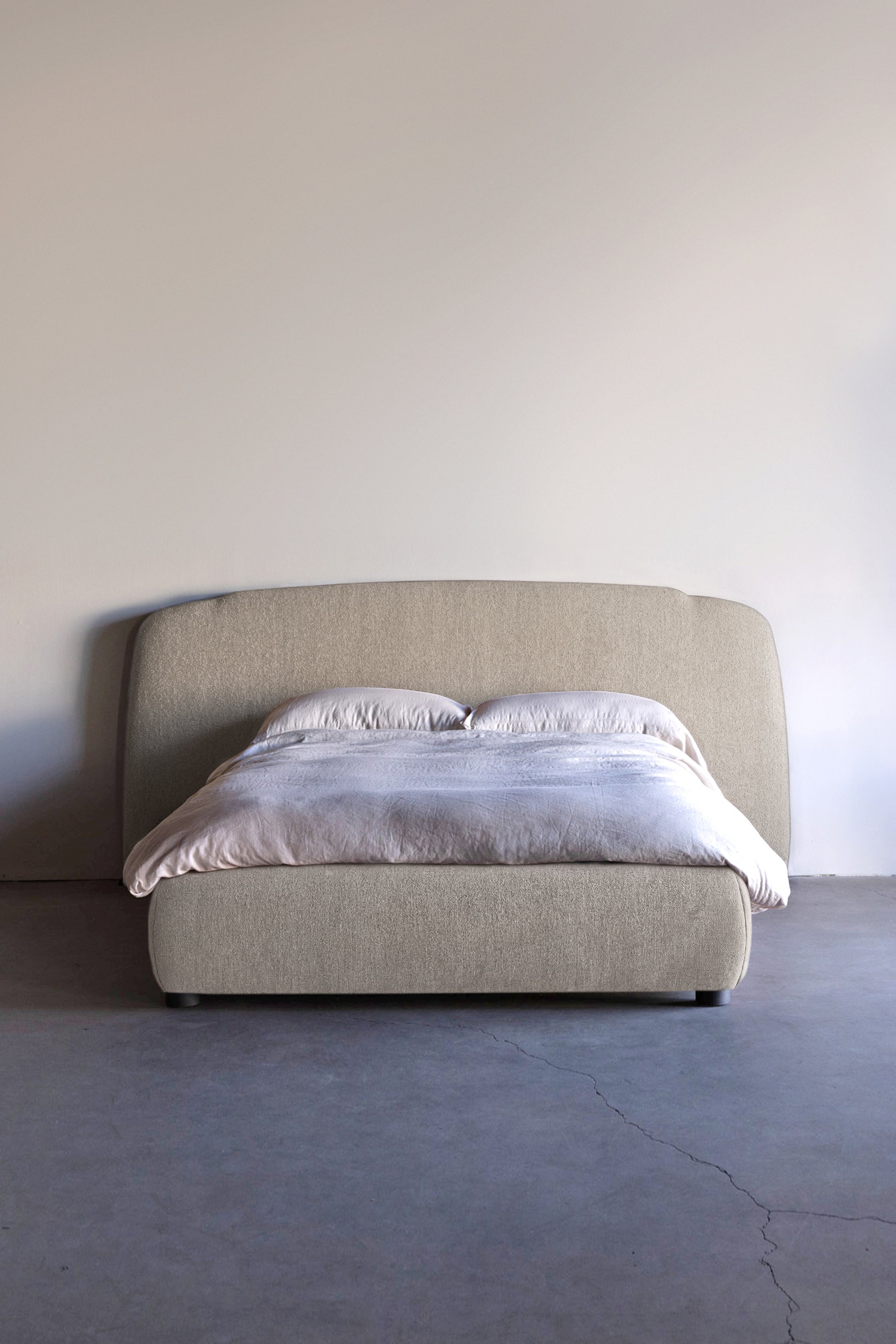 alt_text::Rollins Bed- shot of left side||color::Latte||show_in_gallery::true||position::first
