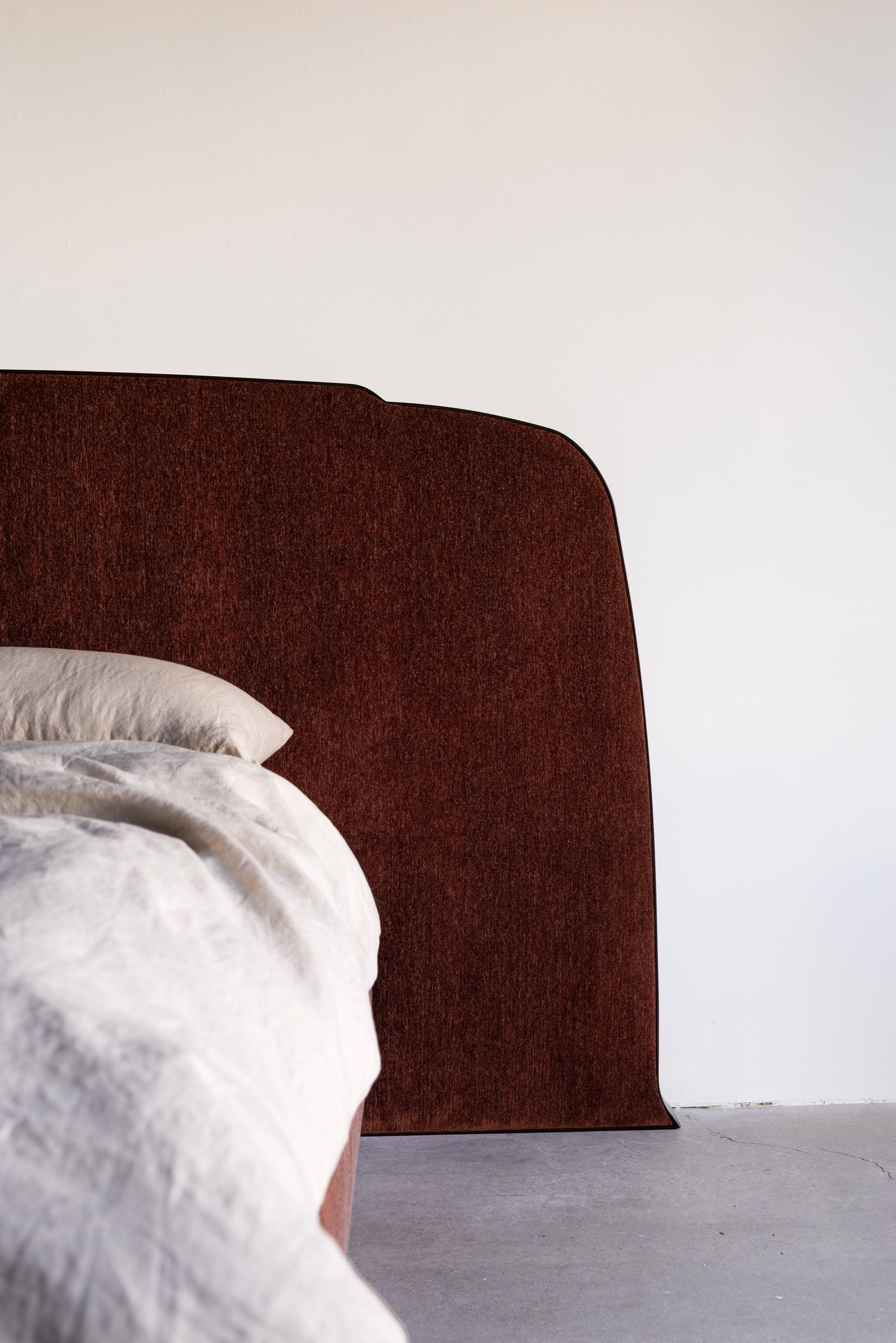 alt_text::Rollins Bed- shot of left side||color::COM // Trade Members Only||show_in_gallery::true||position::first
