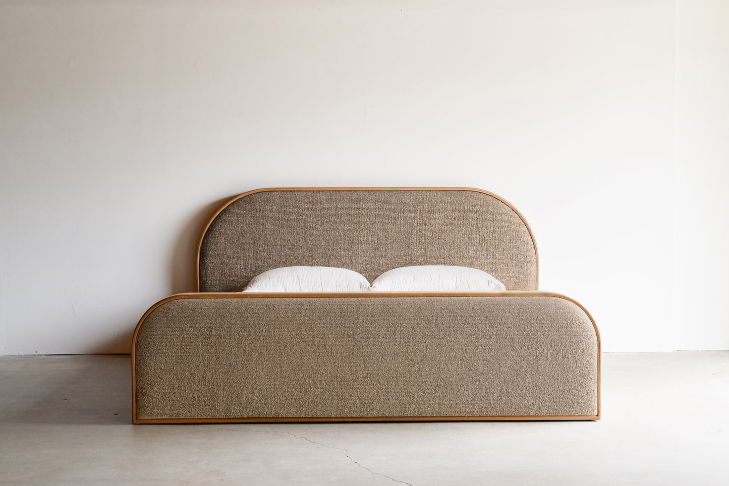 alt_text::Entrada Bed- shot of left side||color::Santorini||show_in_gallery::true||position::first
