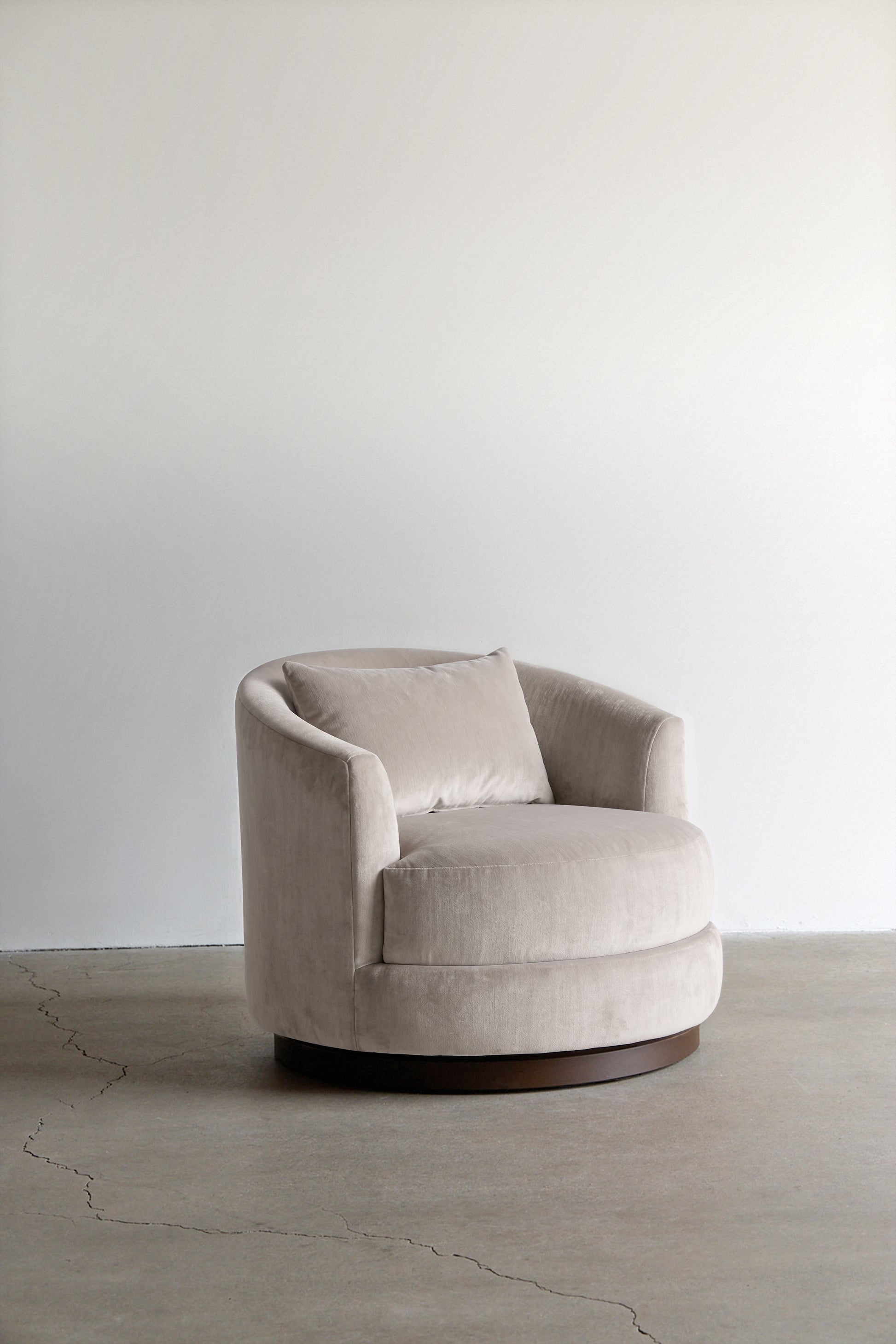 alt_text::Delano Sofa Sectional - shot of left side||color::Buff||show_in_gallery::true||position::first