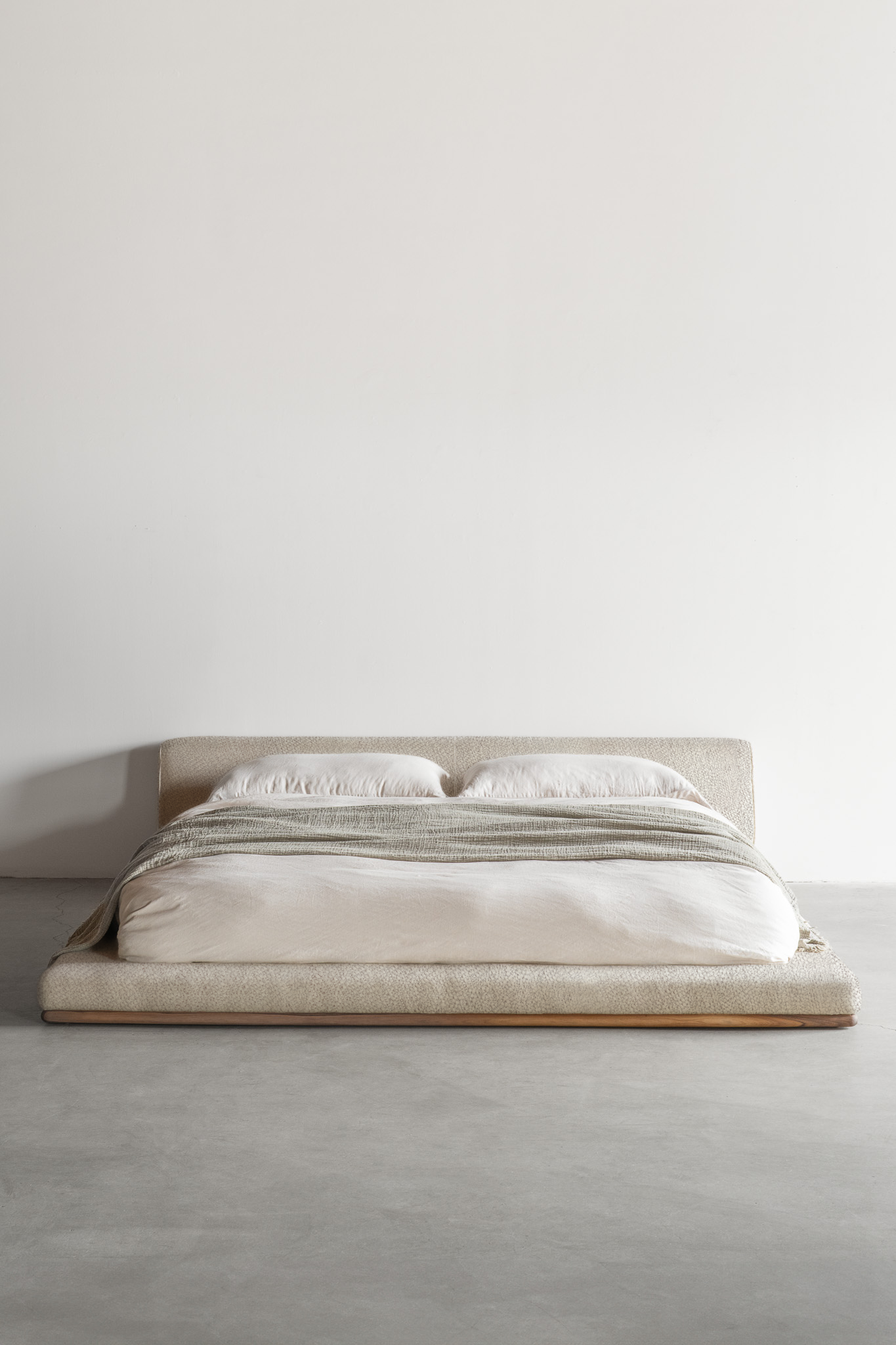 alt_text::Carter sofa - shot of left side||color::Oatmeal||show_in_gallery::true||position::first