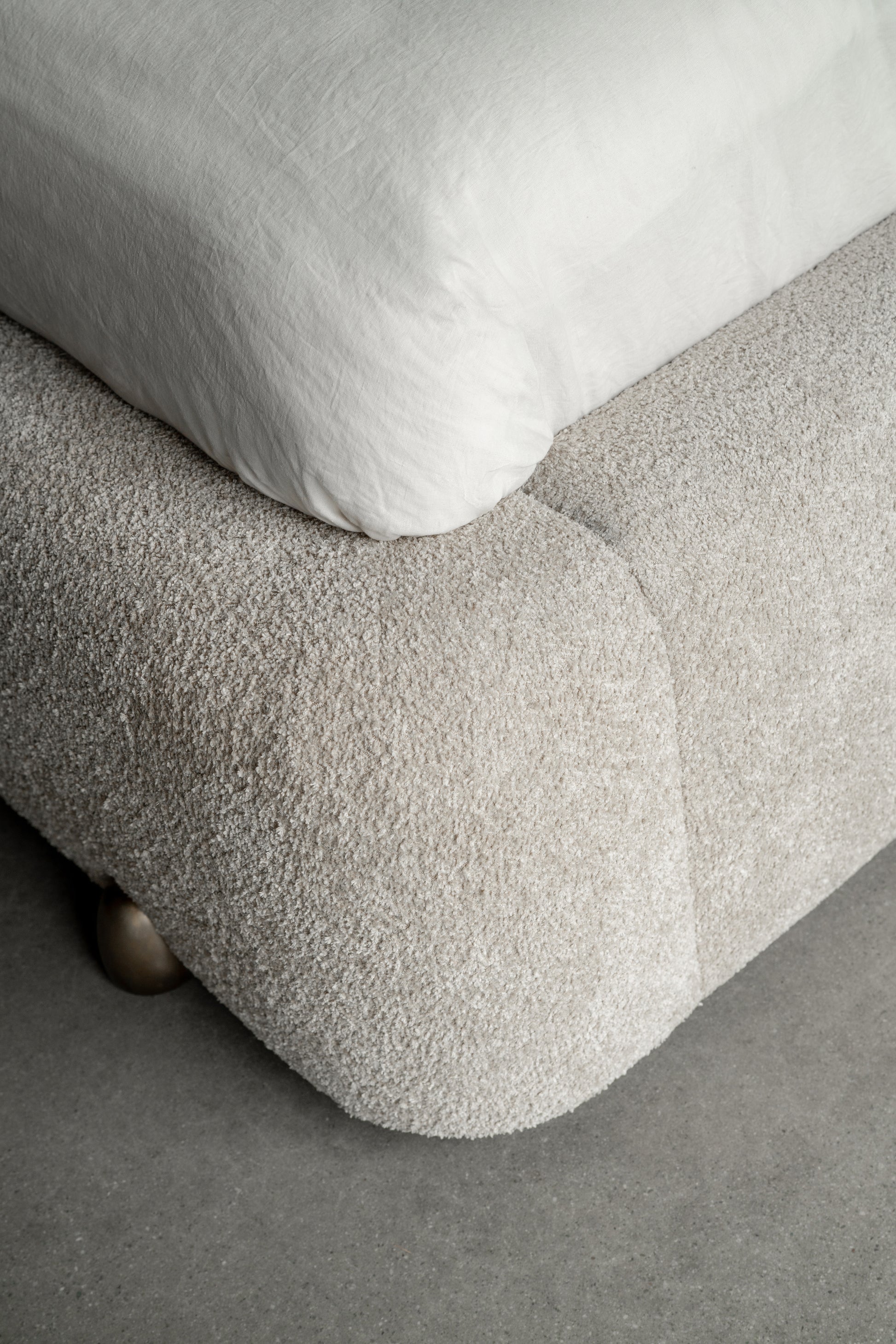 alt_text::Delano Bed Flush - shot of left side||color::Latte||show_in_gallery::true||position::first