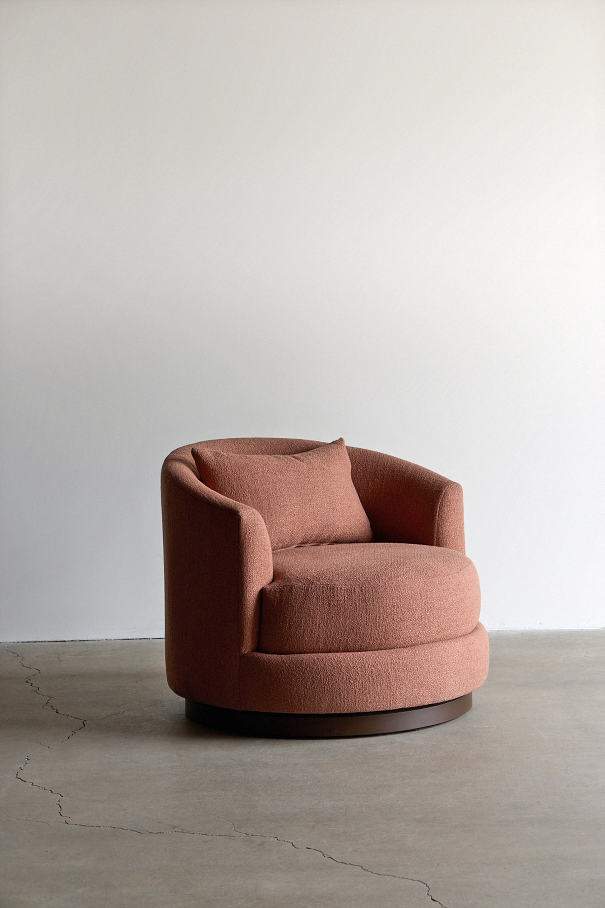alt_text::Delano Sofa Sectional - shot of left side||color::Rouge||show_in_gallery::true||position::first