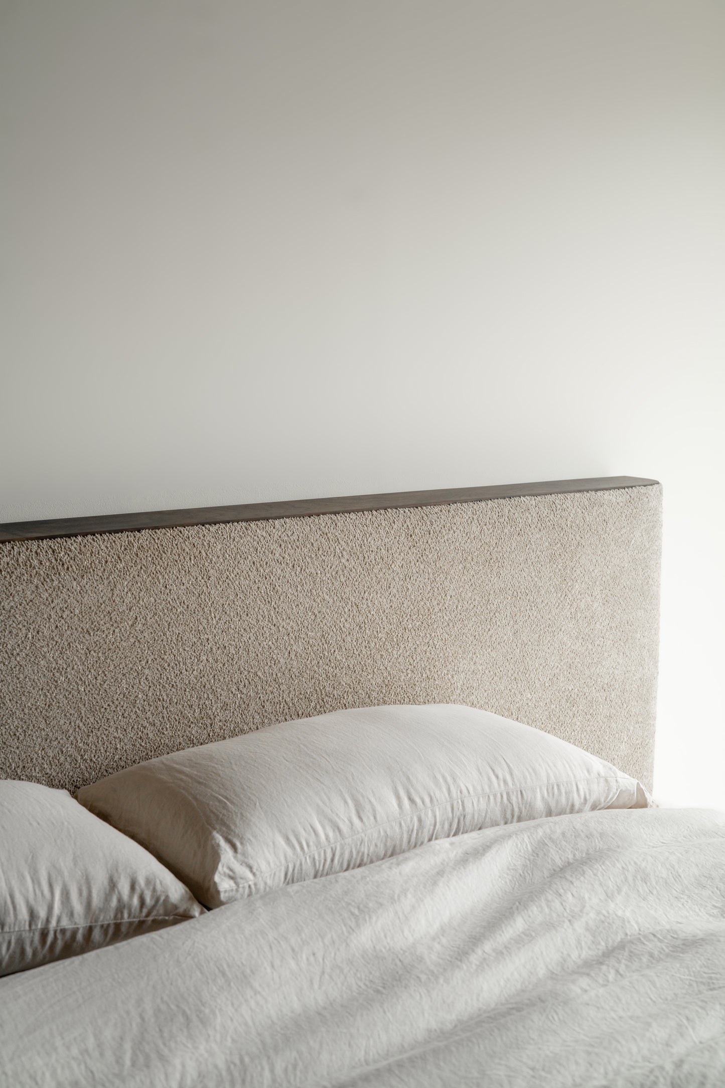 alt_text::Delano Bed- shot of left side||color::Latte||show_in_gallery::true||position::first