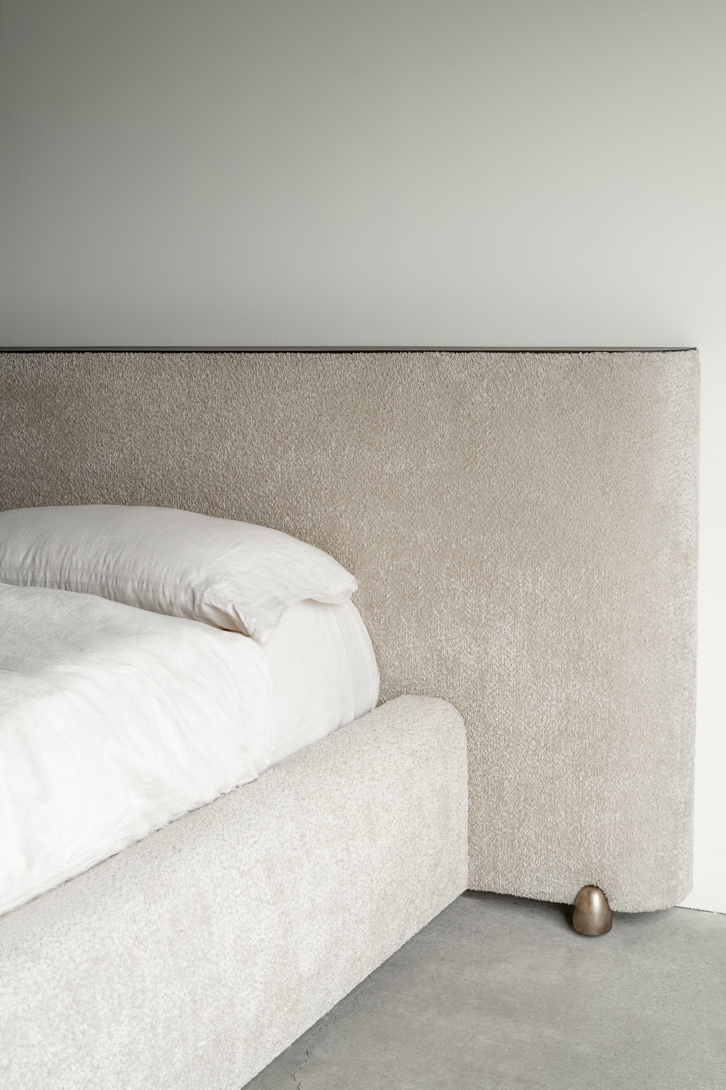 alt_text::Delano Bed Flush - shot of left side||color::Latte||show_in_gallery::true||position::first