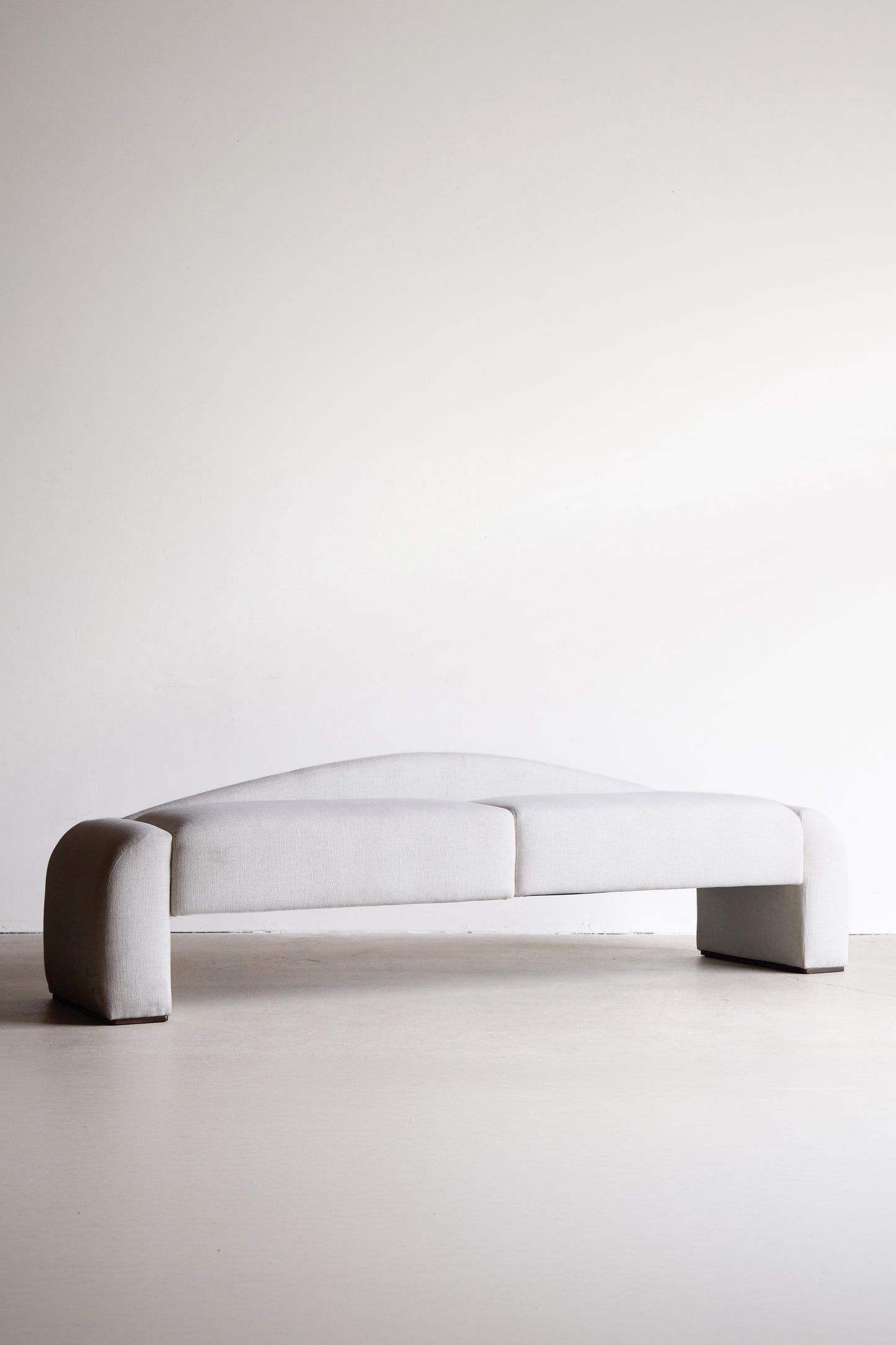 alt_text::Delano Bench - shot of left side||color::Snow||show_in_gallery::true||position::first