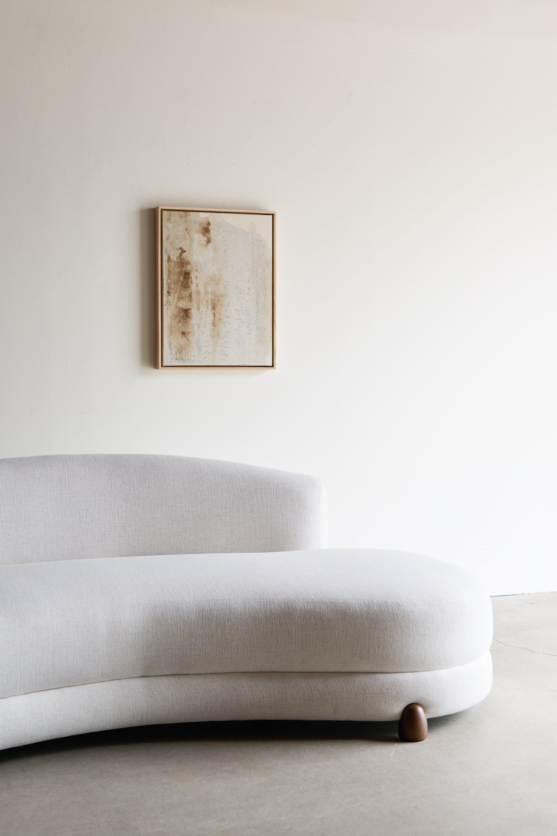 alt_text::Delano Settee - shot of left side||color::Eggshell||show_in_gallery::true||position::first
