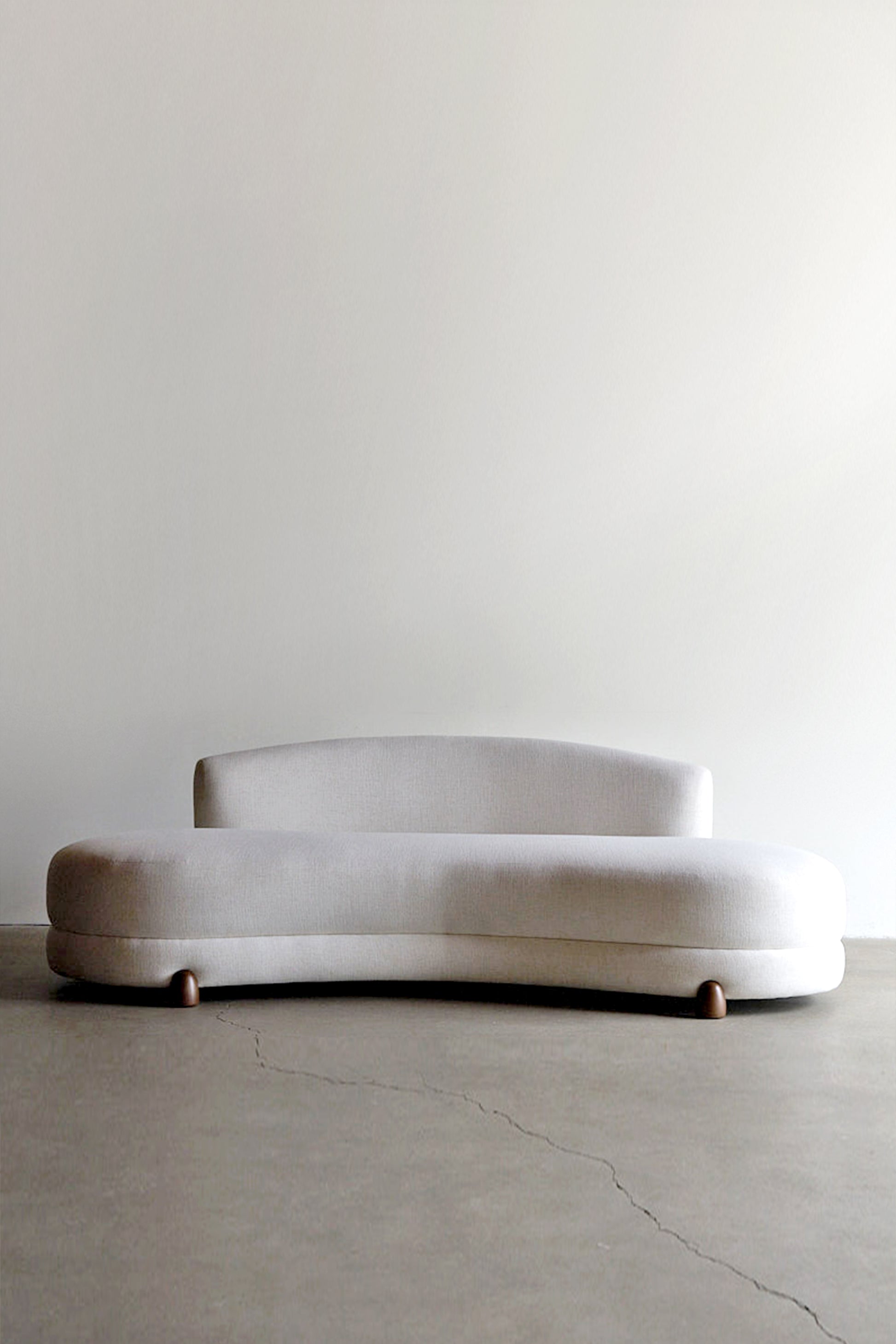 alt_text::Delano Settee - shot of left side||color::Eggshell||show_in_gallery::true||position::first
