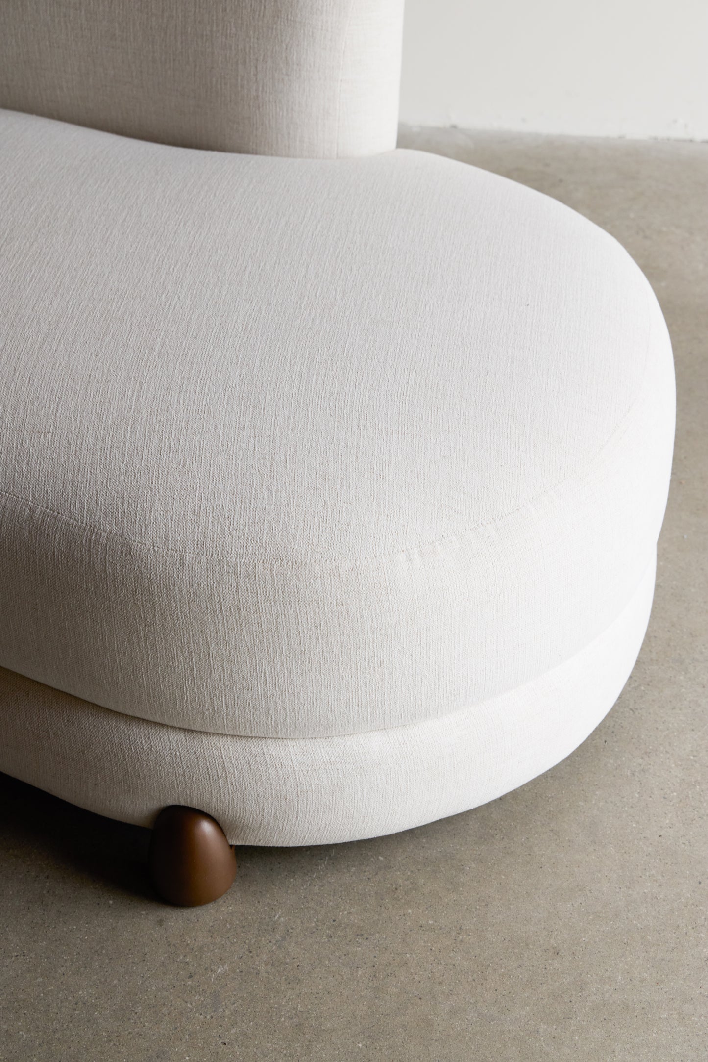 alt_text::Delano Settee- shot of left side||color::Eggshell||show_in_gallery::true||position::first