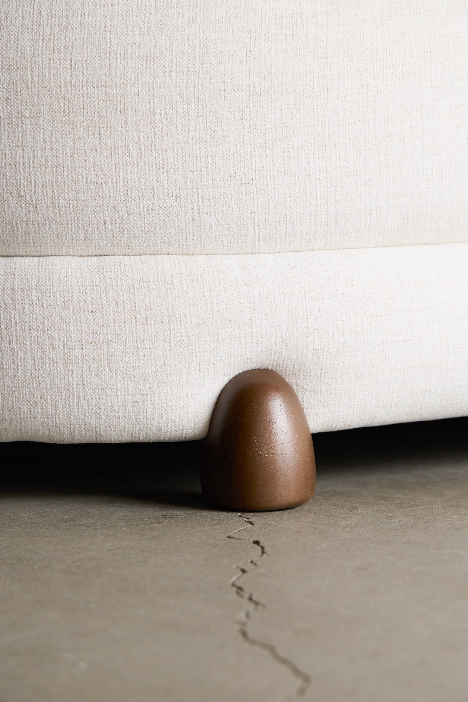alt_text::Delano Settee- shot of left side||color::Eggshell||show_in_gallery::true||position::first