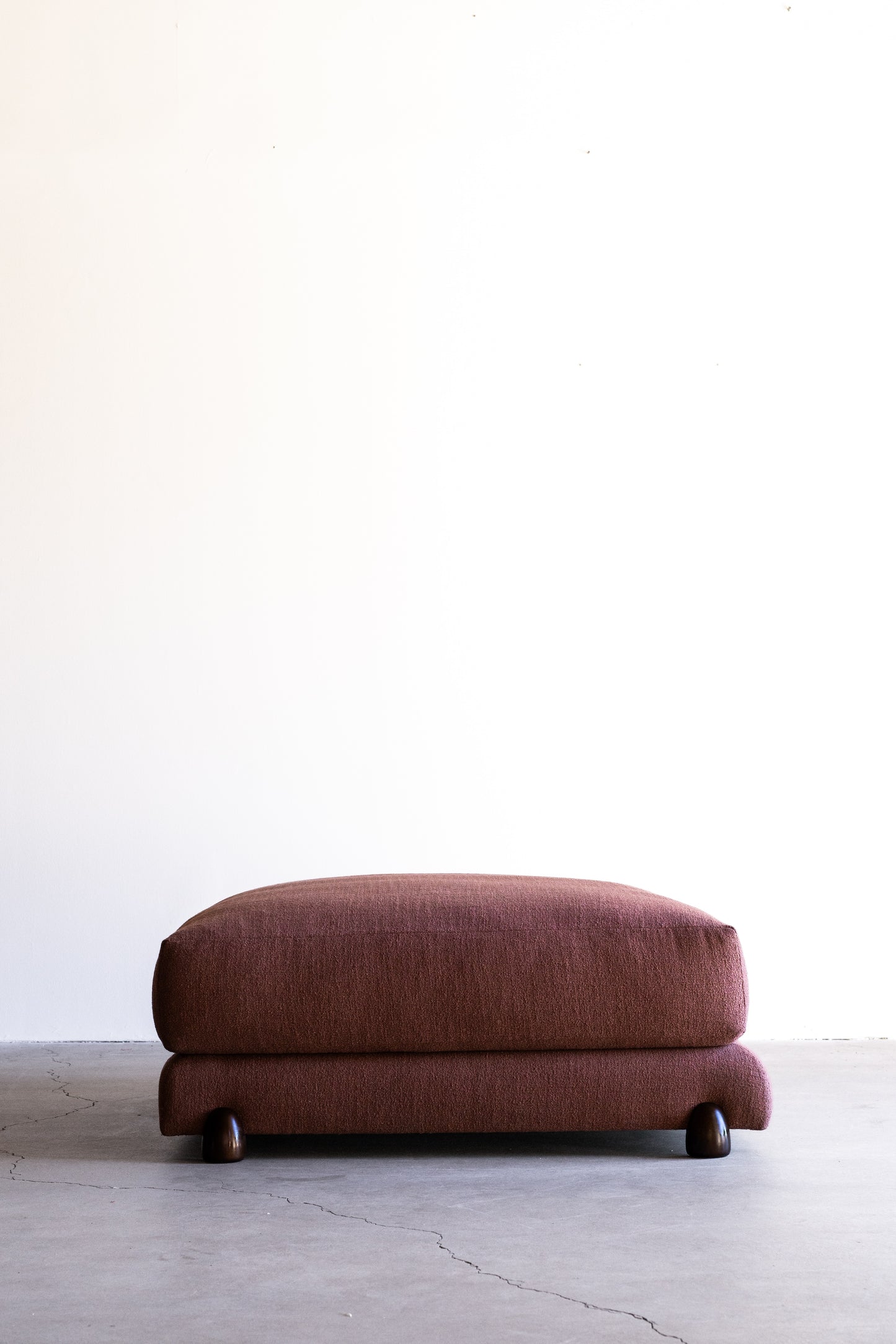 alt_text::Delano Sofa Sectional - shot of left side||color::Rouge||show_in_gallery::true||position::first