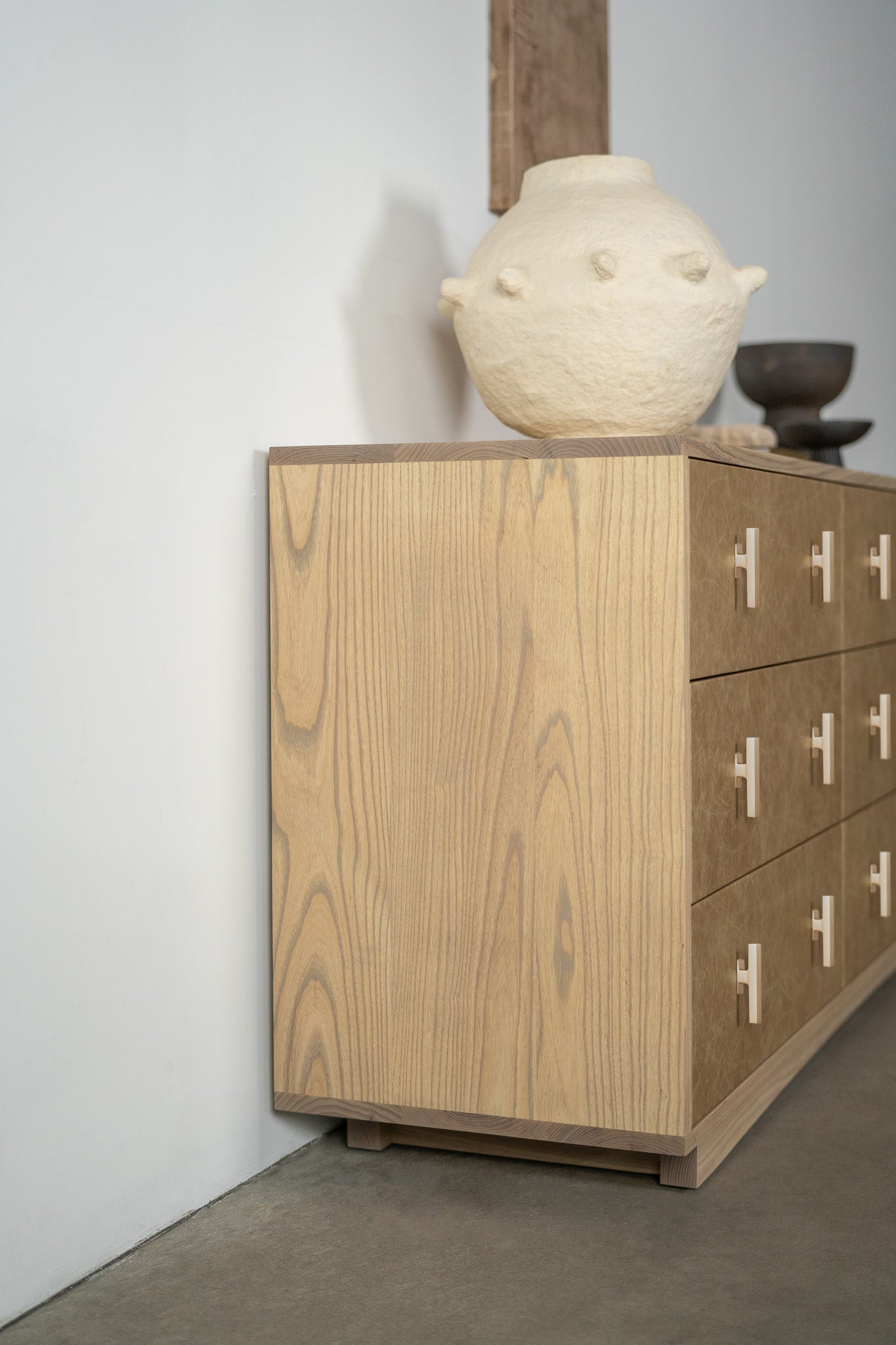 clairfield tobacco dresser 932040 Universal Furniture Paula Deen Home - Door Purchase includes dresser only. Layton 70" Dark Oak 6-Drawer