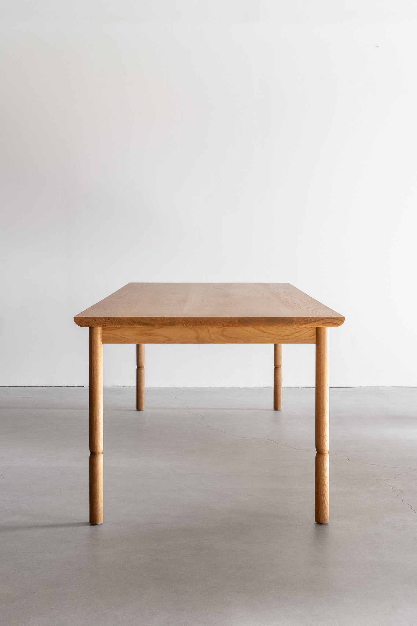 Laurel Dining Table