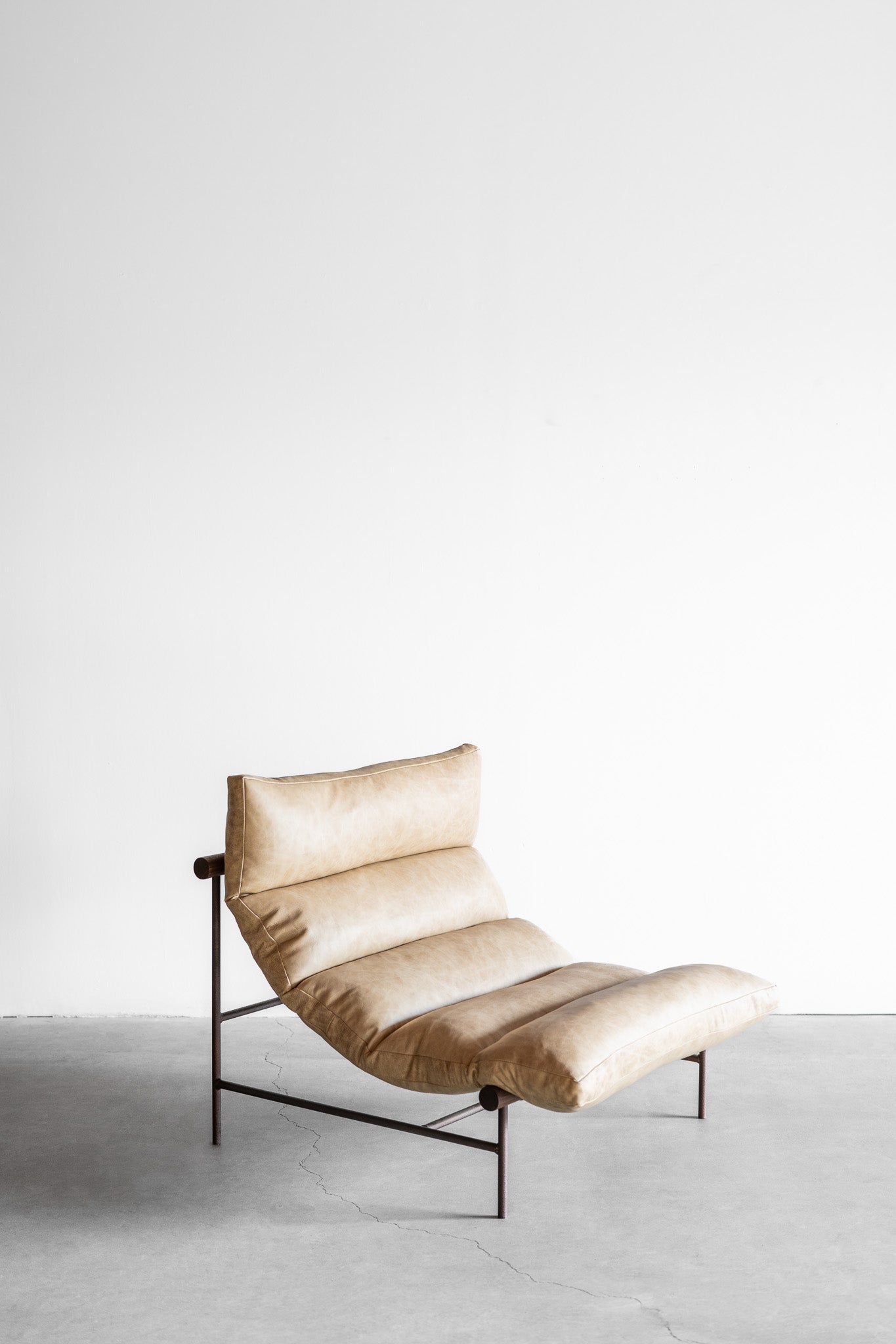 Leather Rosa Lounge Chair